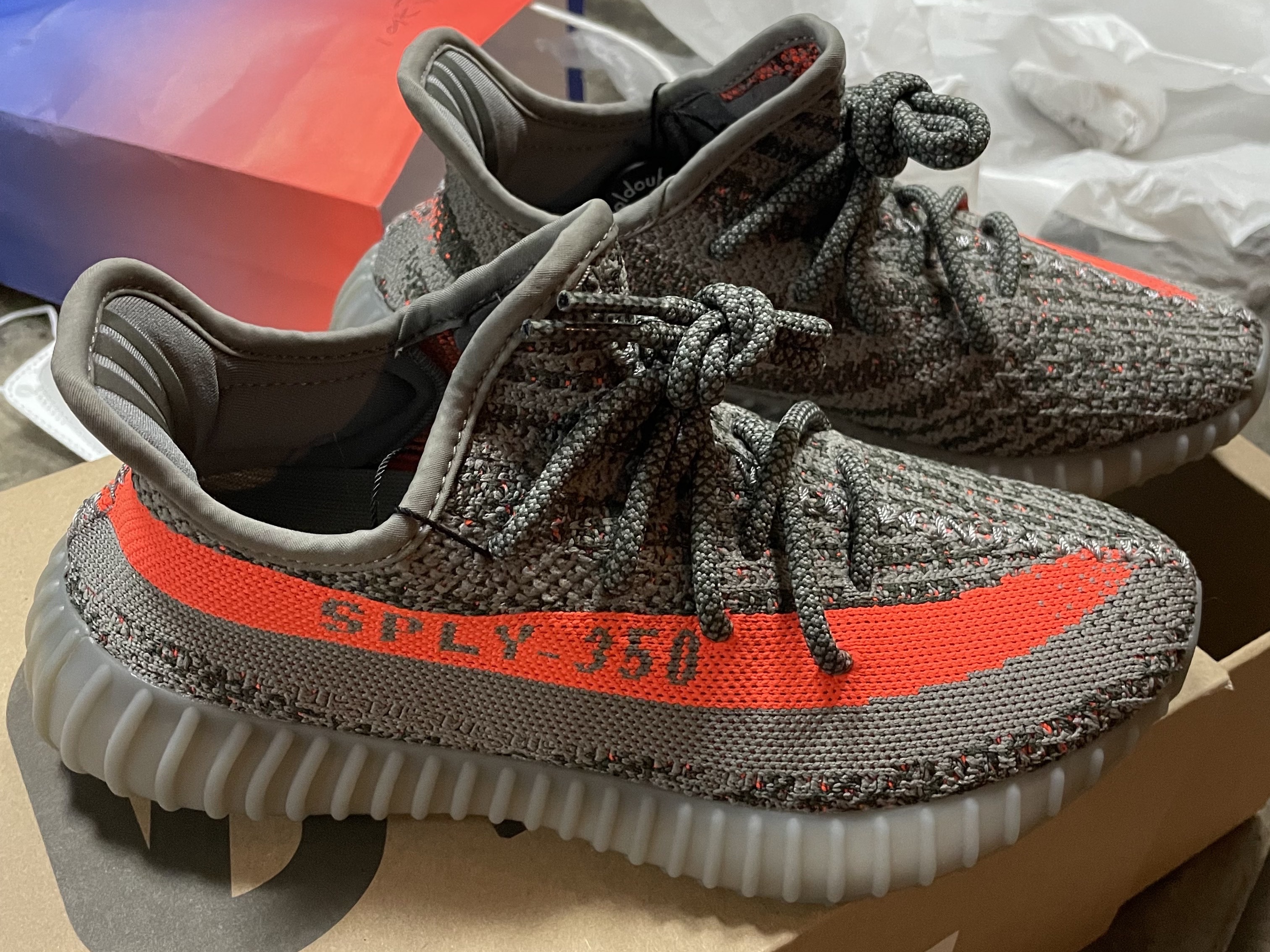 Adidas Yeezy Boost 350 V2 Beluga - Reflective 착용 스타일