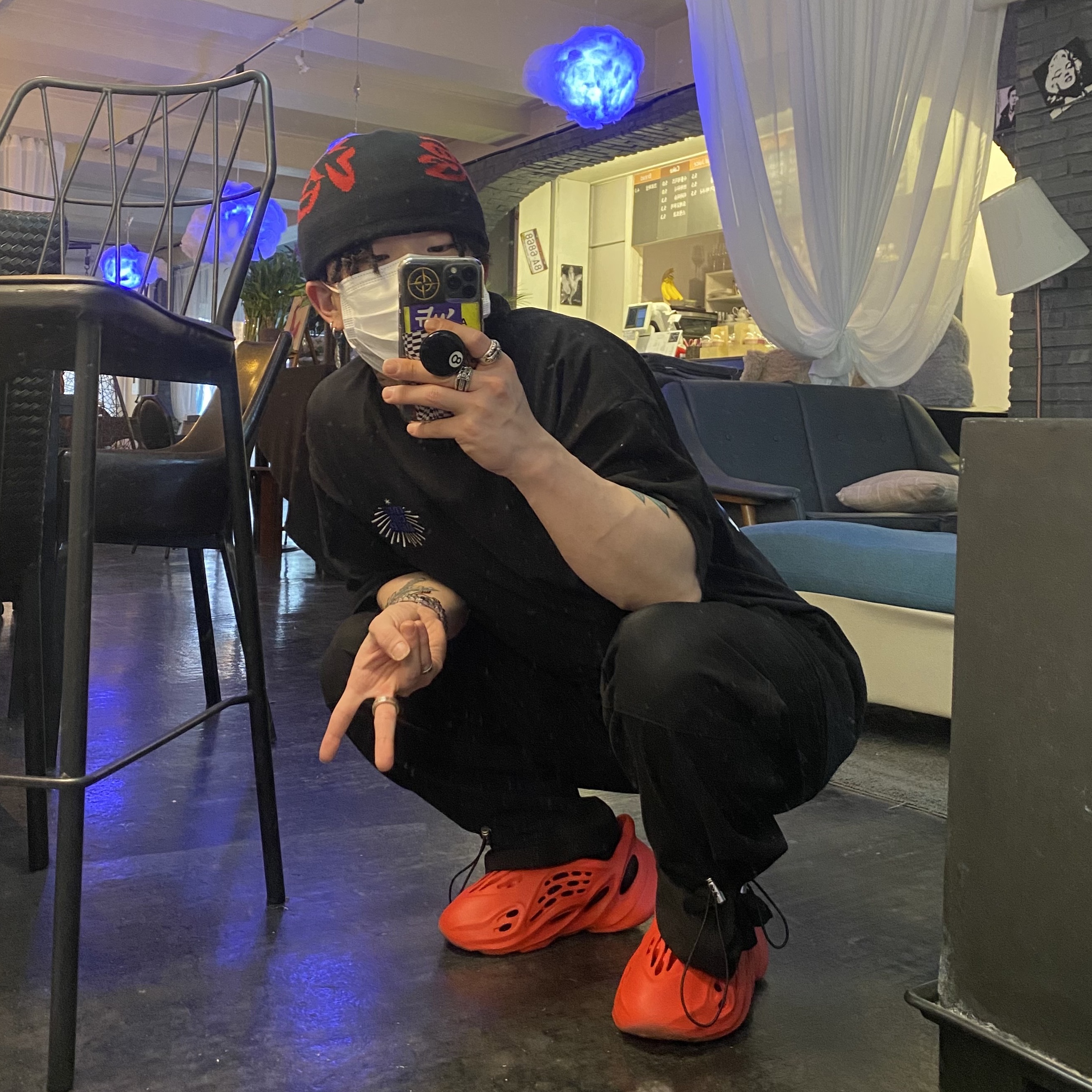 Adidas Yeezy Foam RNNR Vermilion 착용 스타일