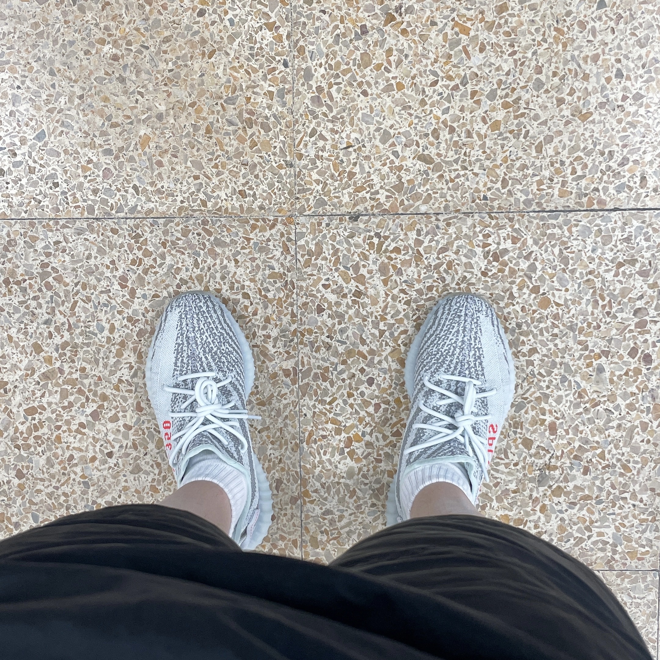 Adidas Yeezy Boost 350 V2 Blue Tint 2017 착용 스타일
