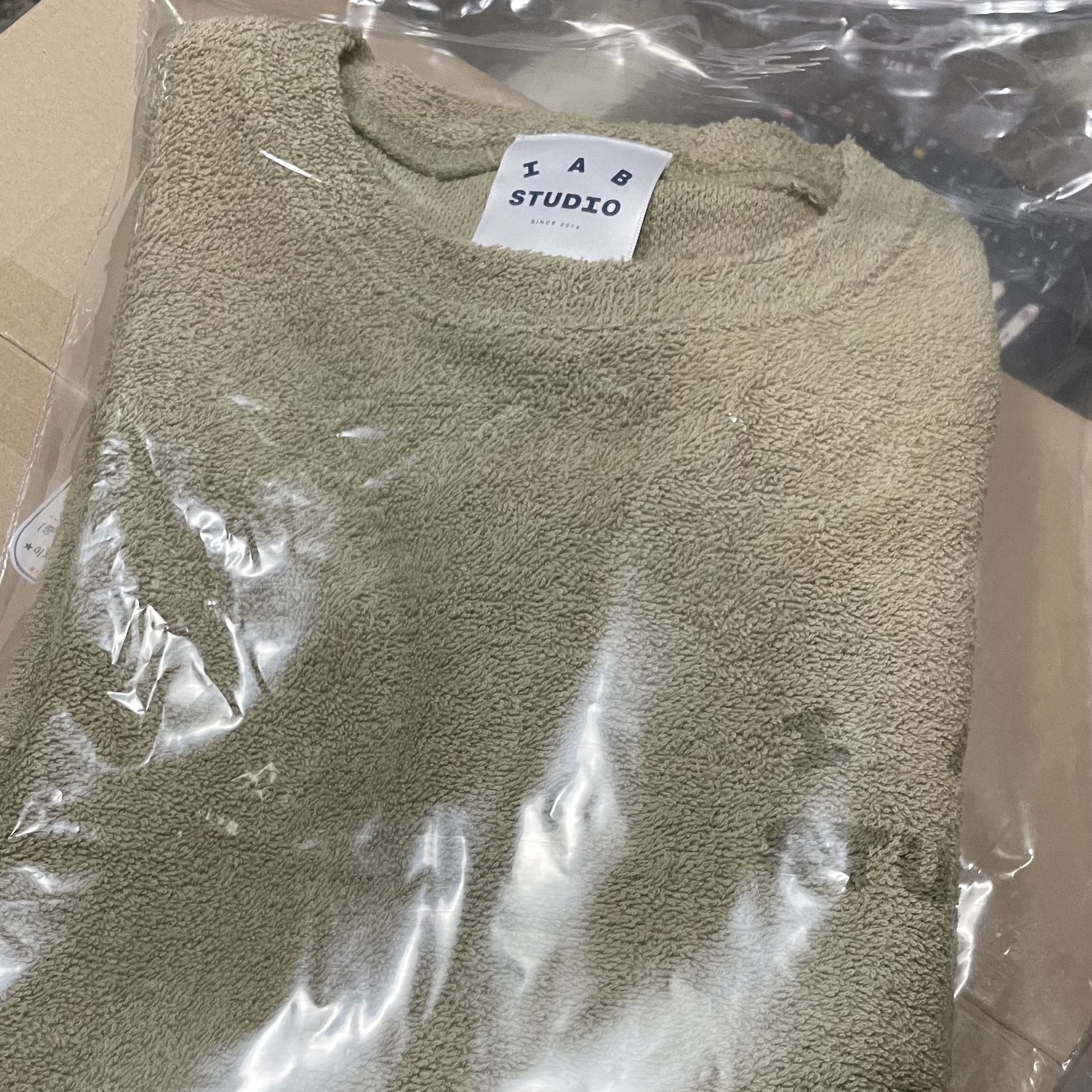 IAB Studio Towel T-Shirt Light Green 착용 스타일