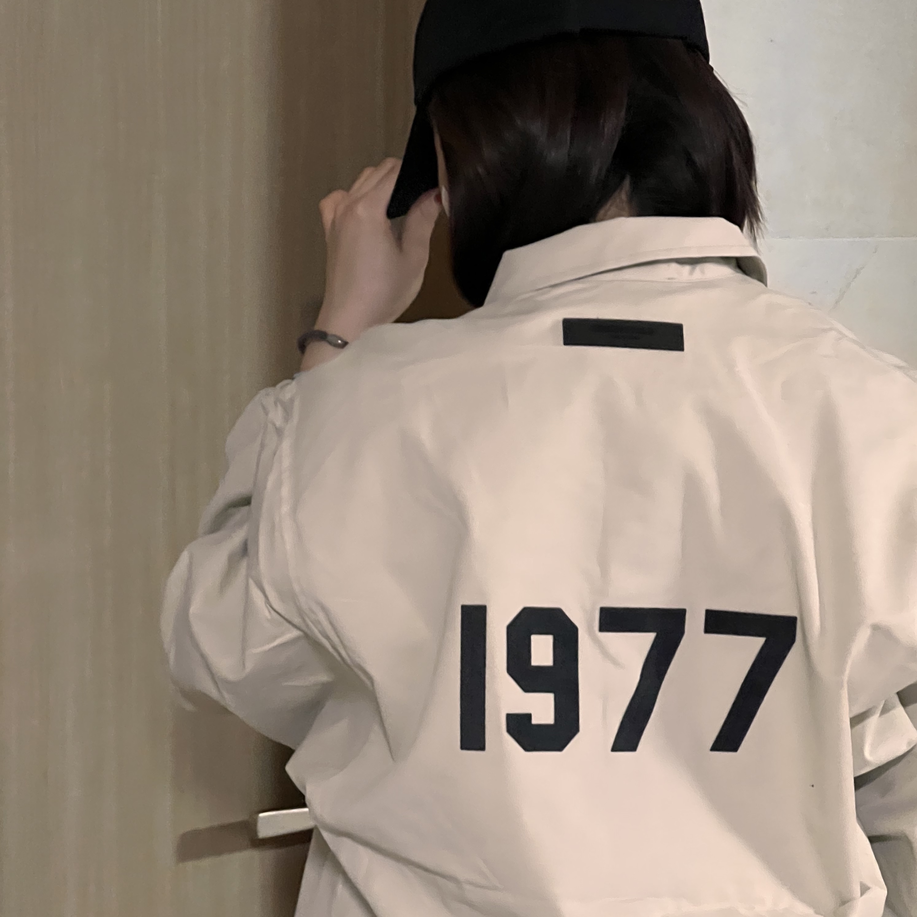 Essentials 1977 Coaches Jacket Iron - 22SS 착용 스타일 - 2