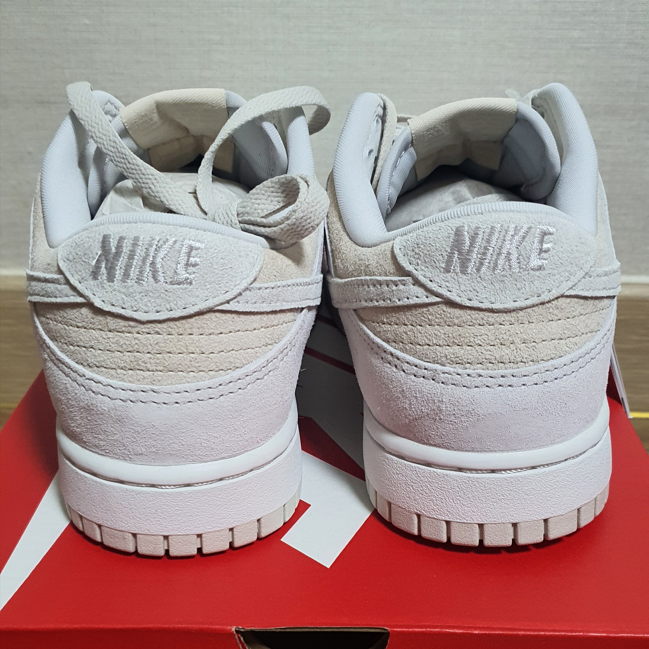 Nike Dunk Low Retro PRM Vast Grey 착용 스타일 - 5
