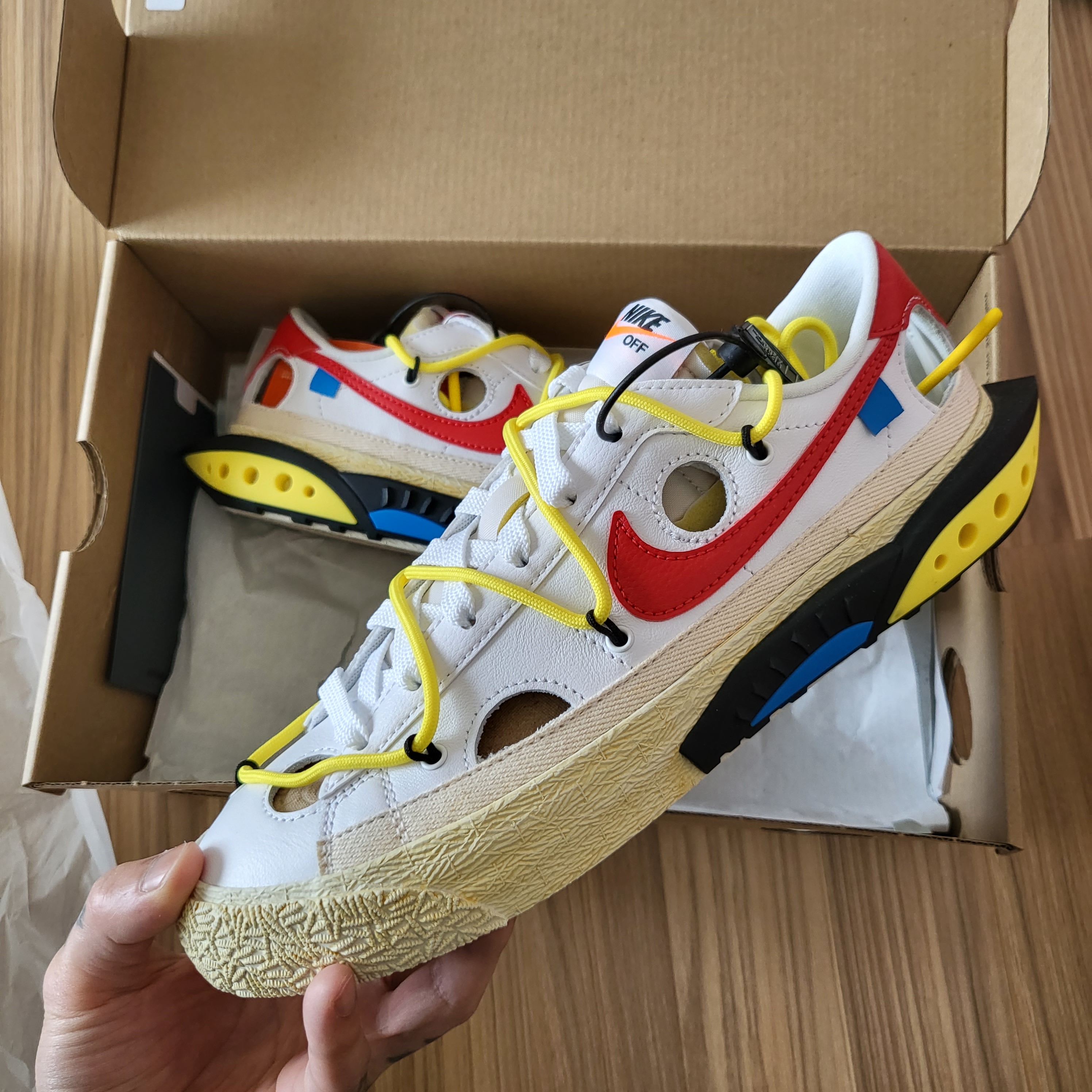 Nike x Off-White Blazer Low '77 White and University Red 착용 스타일 - 1