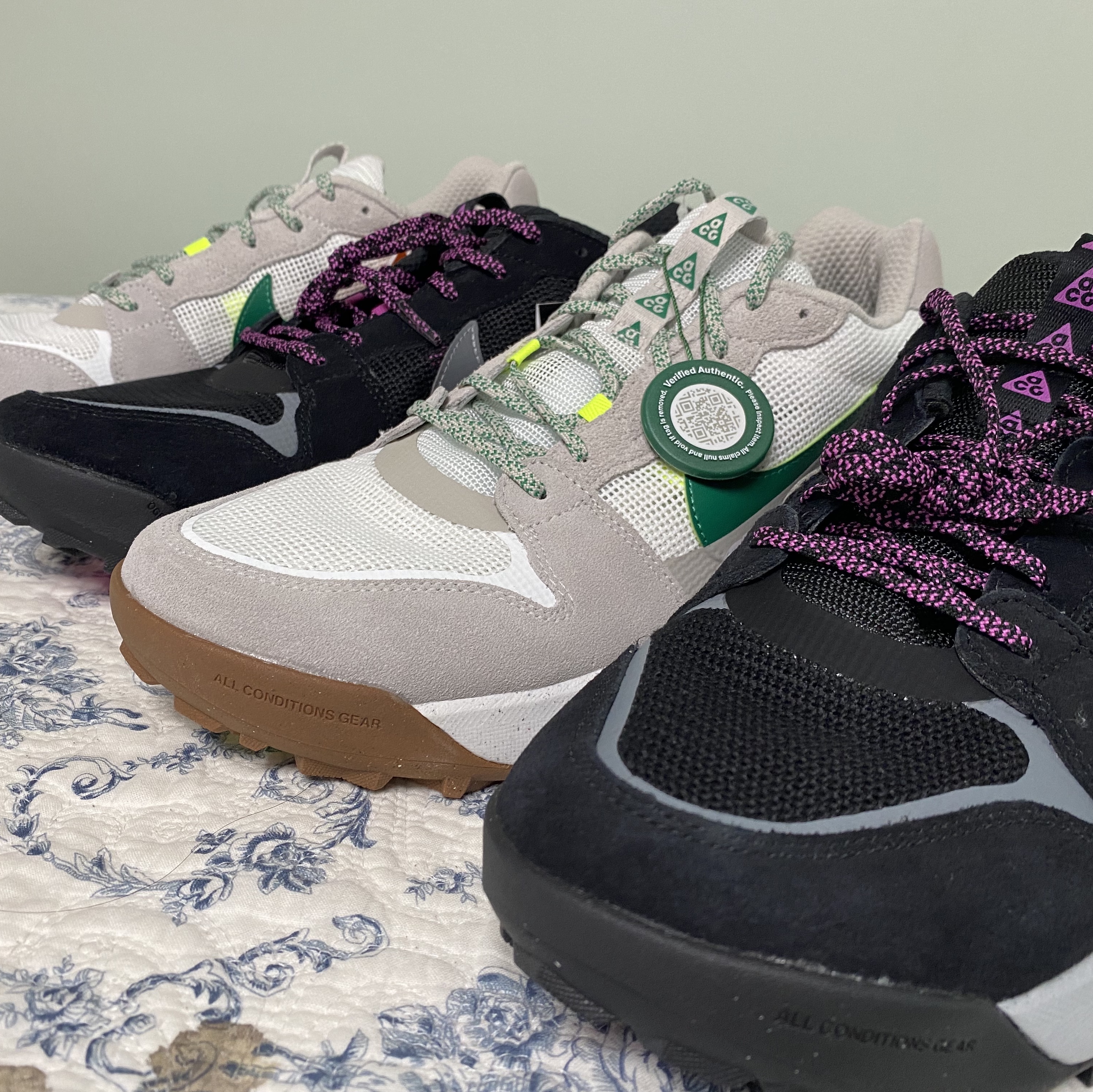 Nike ACG Lowcate Light Iron Ore 착용 스타일 - 5