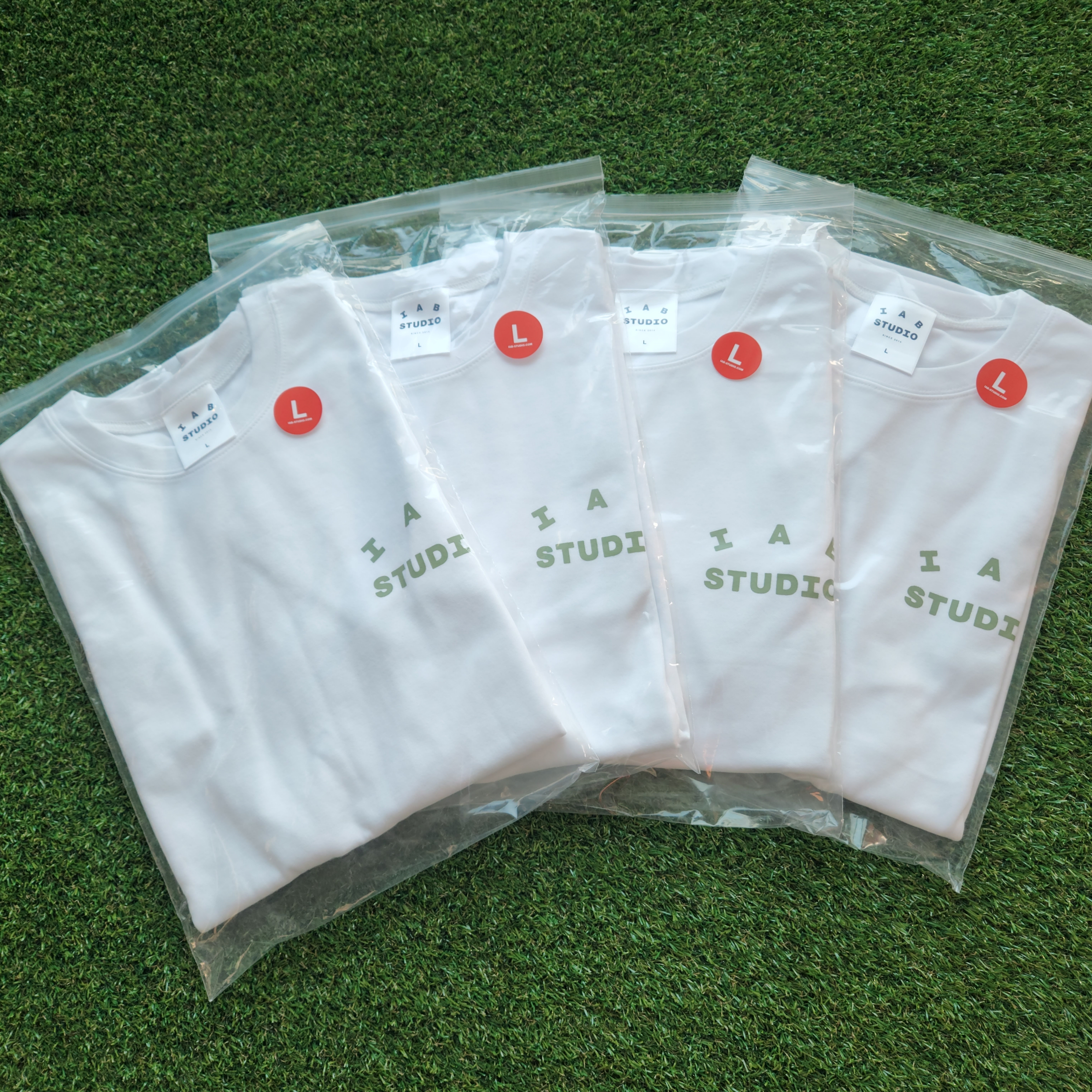 IAB Studio T-Shirt White Light Green 착용 스타일