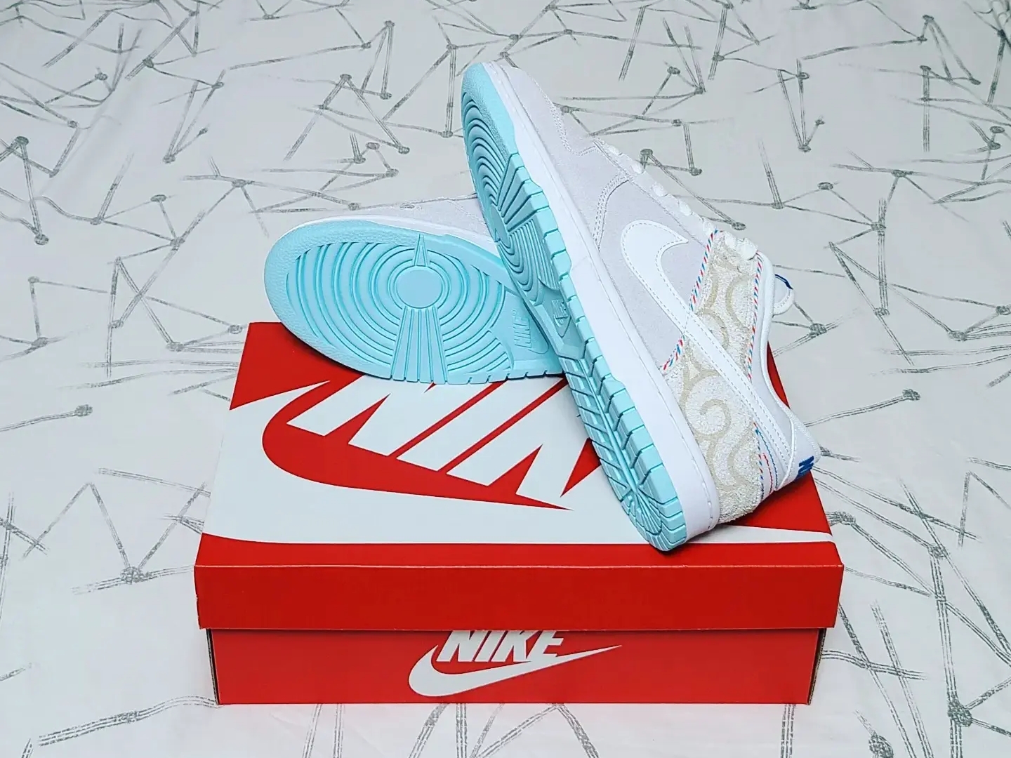 Nike Dunk Low Retro SE Barber Shop Grey 착용 스타일 - 4