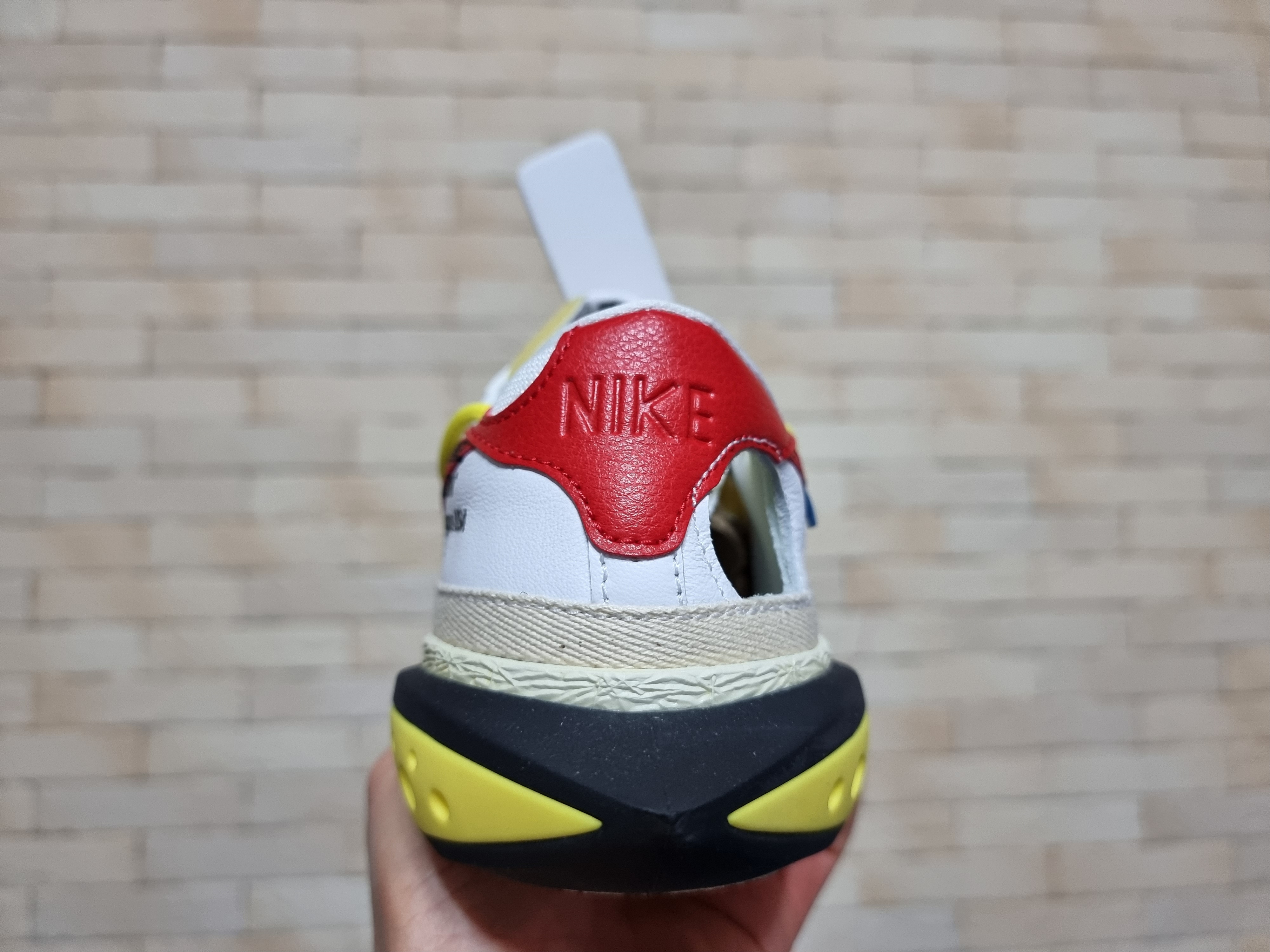 Nike x Off-White Blazer Low '77 White and University Red 착용 스타일 - 5