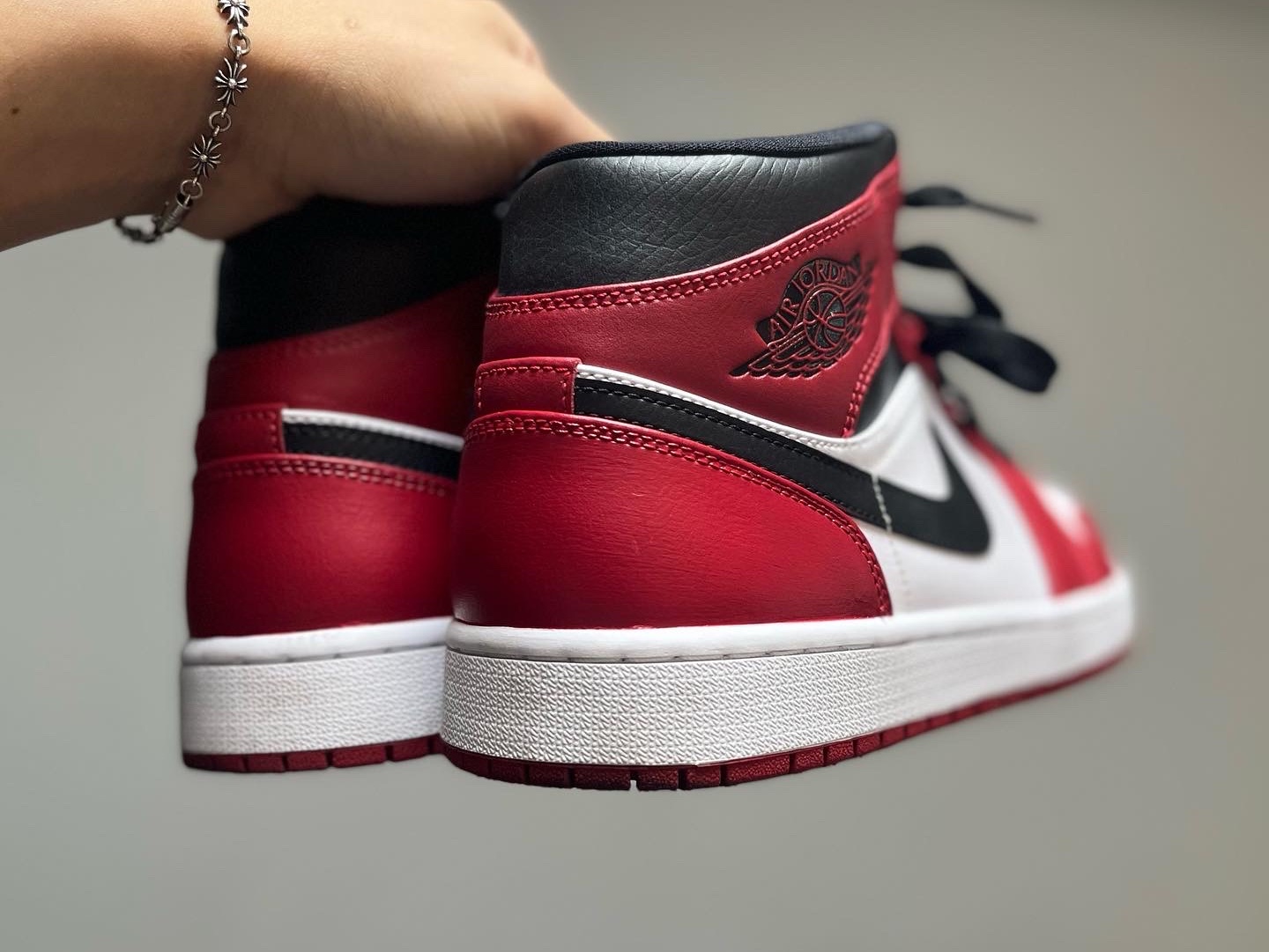 Jordan 1 Mid Chicago 2020 착용 스타일 - 2