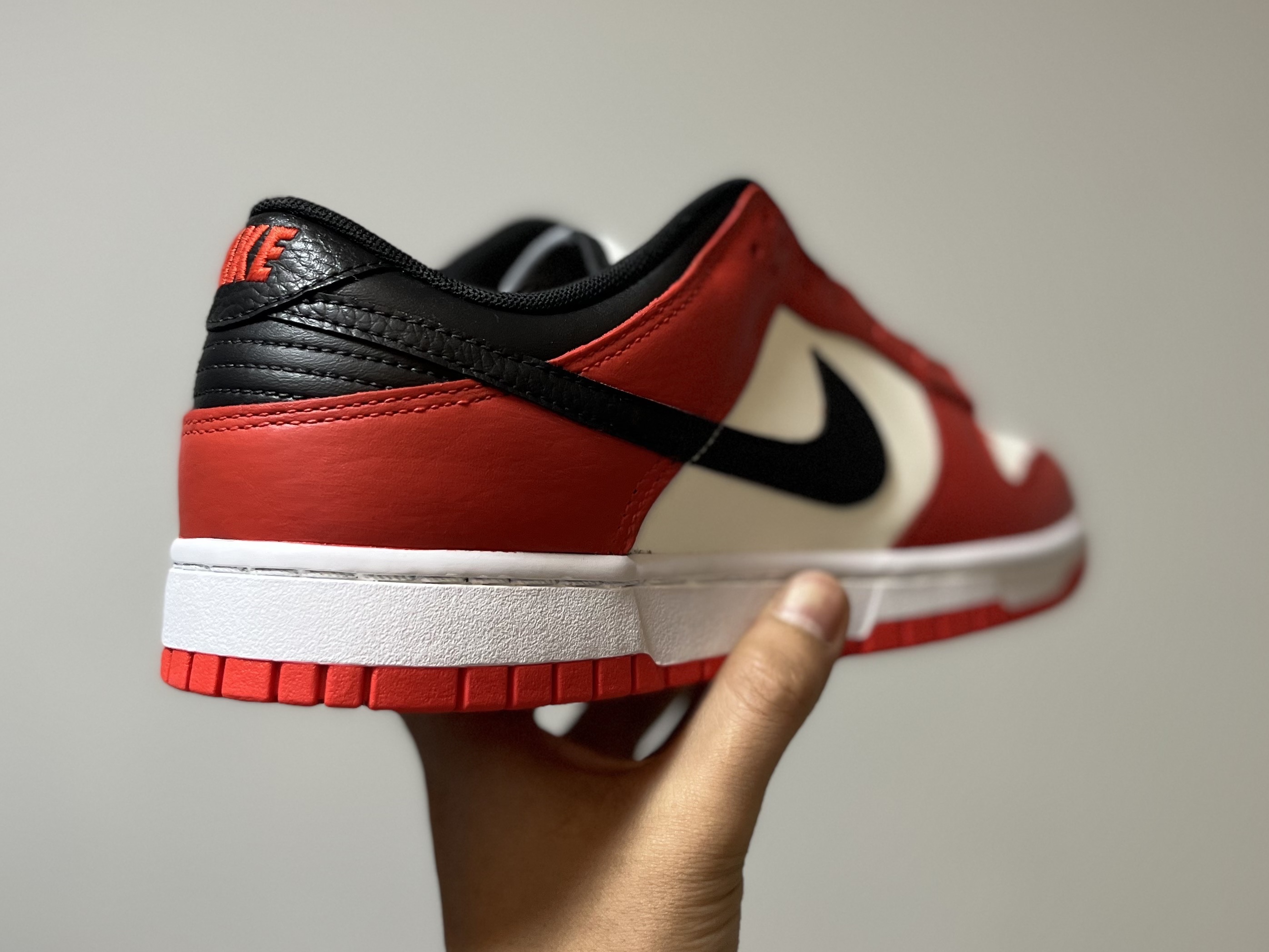 Nike x NBA Dunk Low Retro EMB Black and Chile Red, (GS) Nike x NBA Dunk Low Black and Chile Red 착용 스타일 - 3