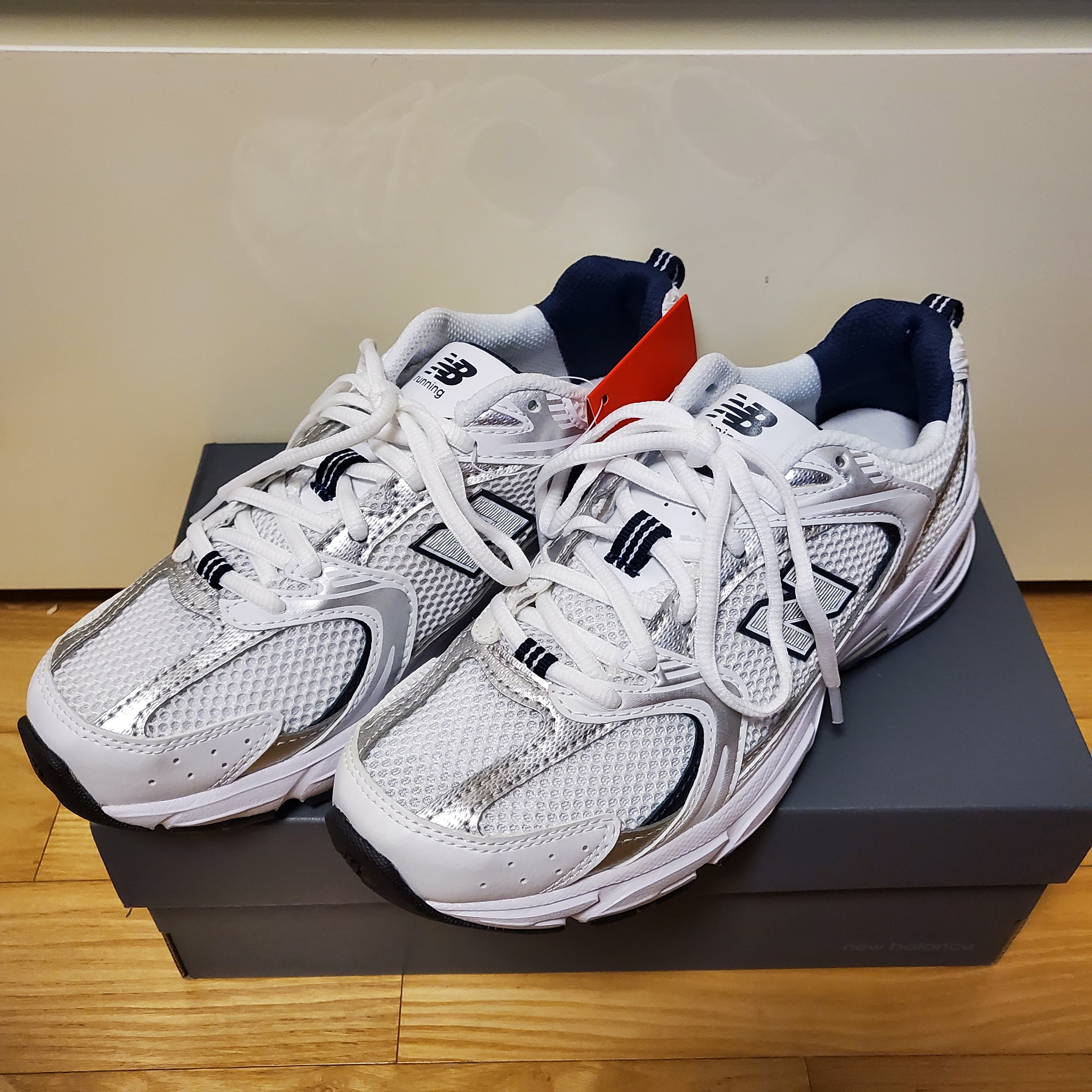 New Balance 530 White 착용 스타일