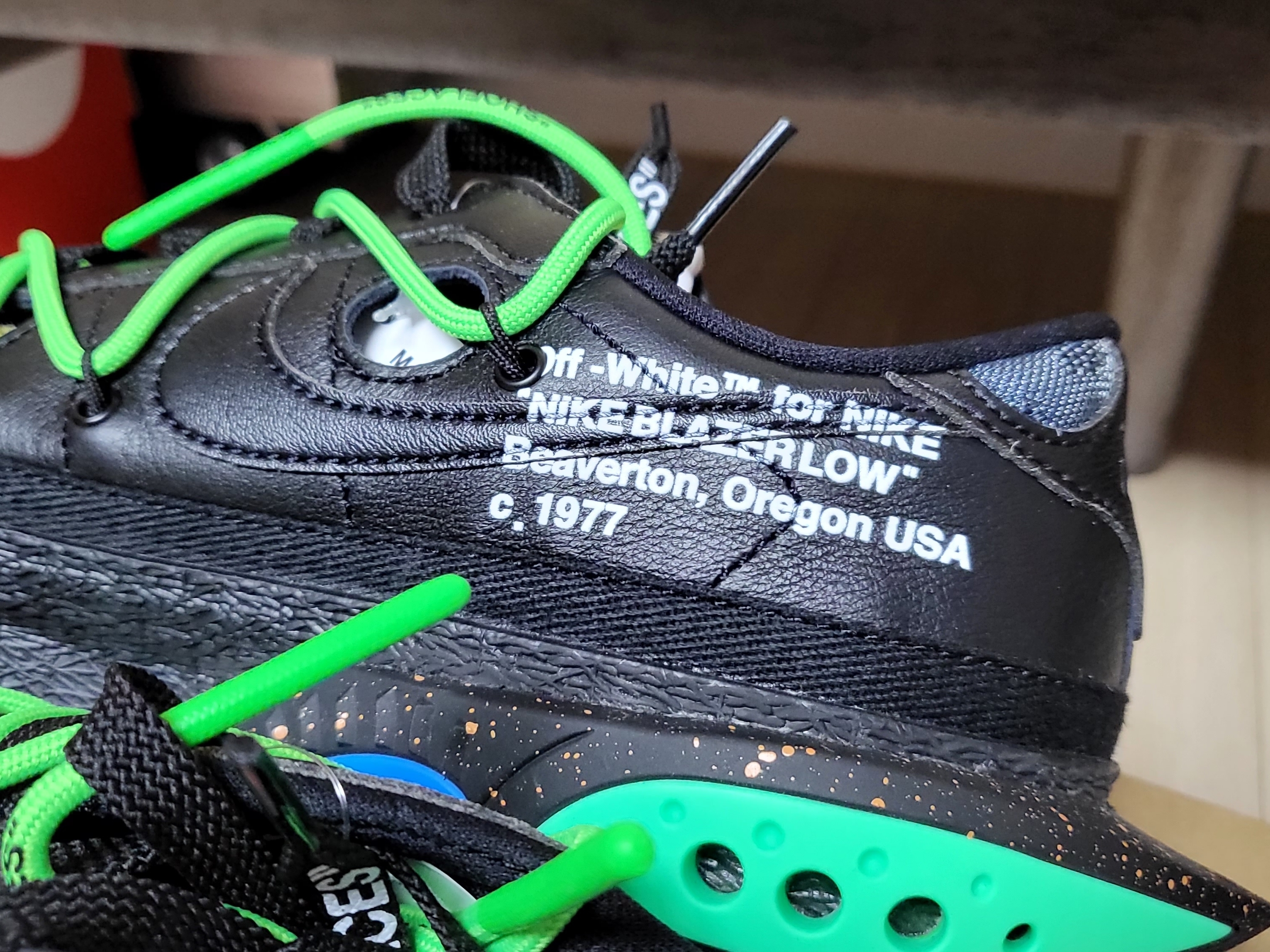 Nike x Off-White Blazer Low '77 Black and Electro Green 착용 스타일 - 5