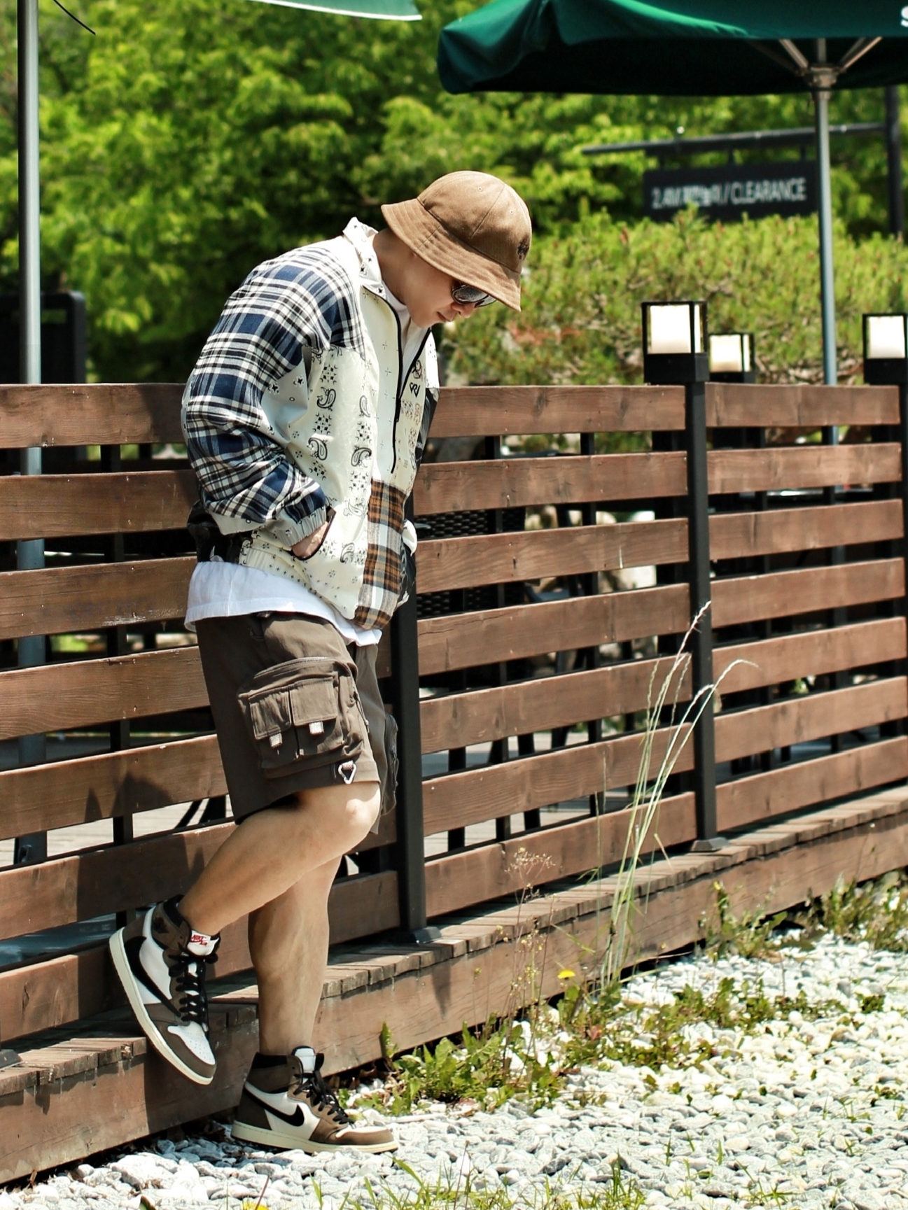 Jordan x Russell Westbrook Why Not Patchwork Half Zip Jacket - Asia, Nike ACG Cargo Shorts Ironstone - Asia 착용 스타일 - 3