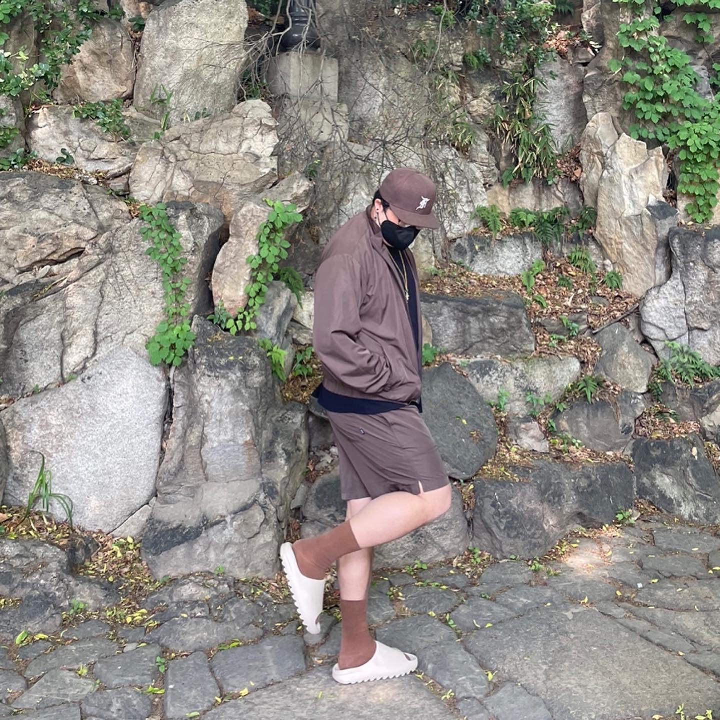 Adidas Yeezy Slide Pure - Re-Release Ver. 착용 스타일 - 1