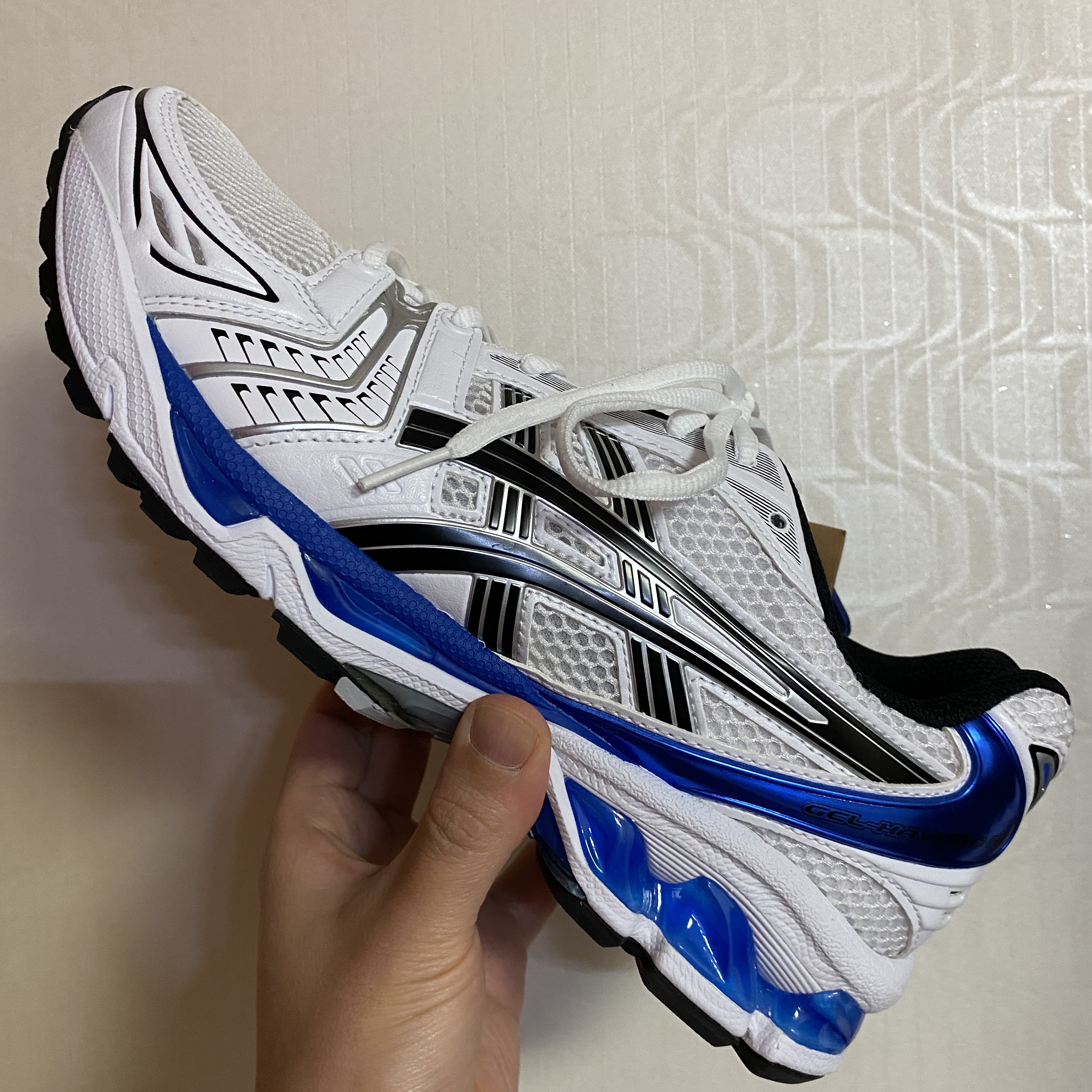 Asics Gel-Kayano 14 White Tuna Blue 착용 스타일