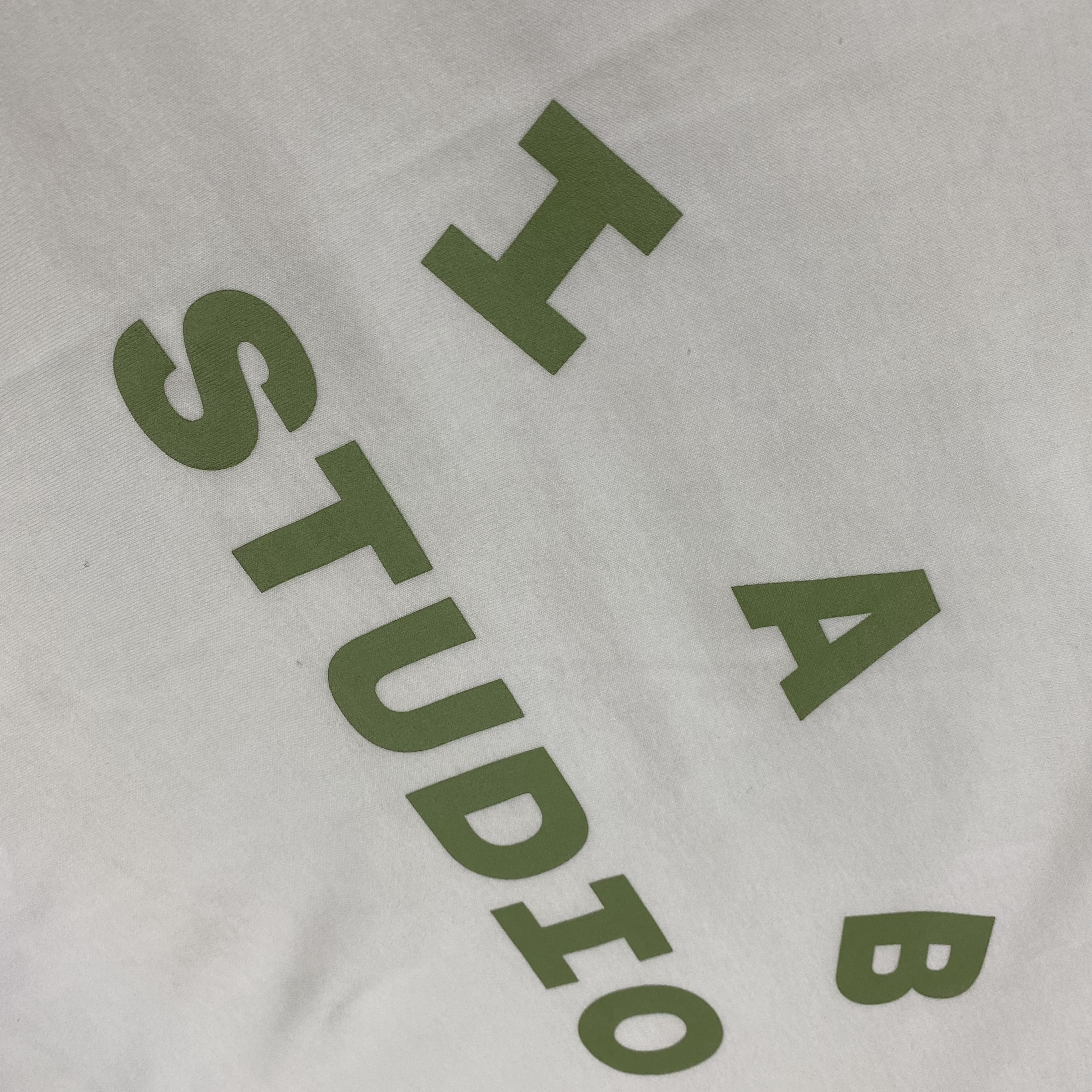 IAB Studio T-Shirt White Light Green 착용 스타일 - 2