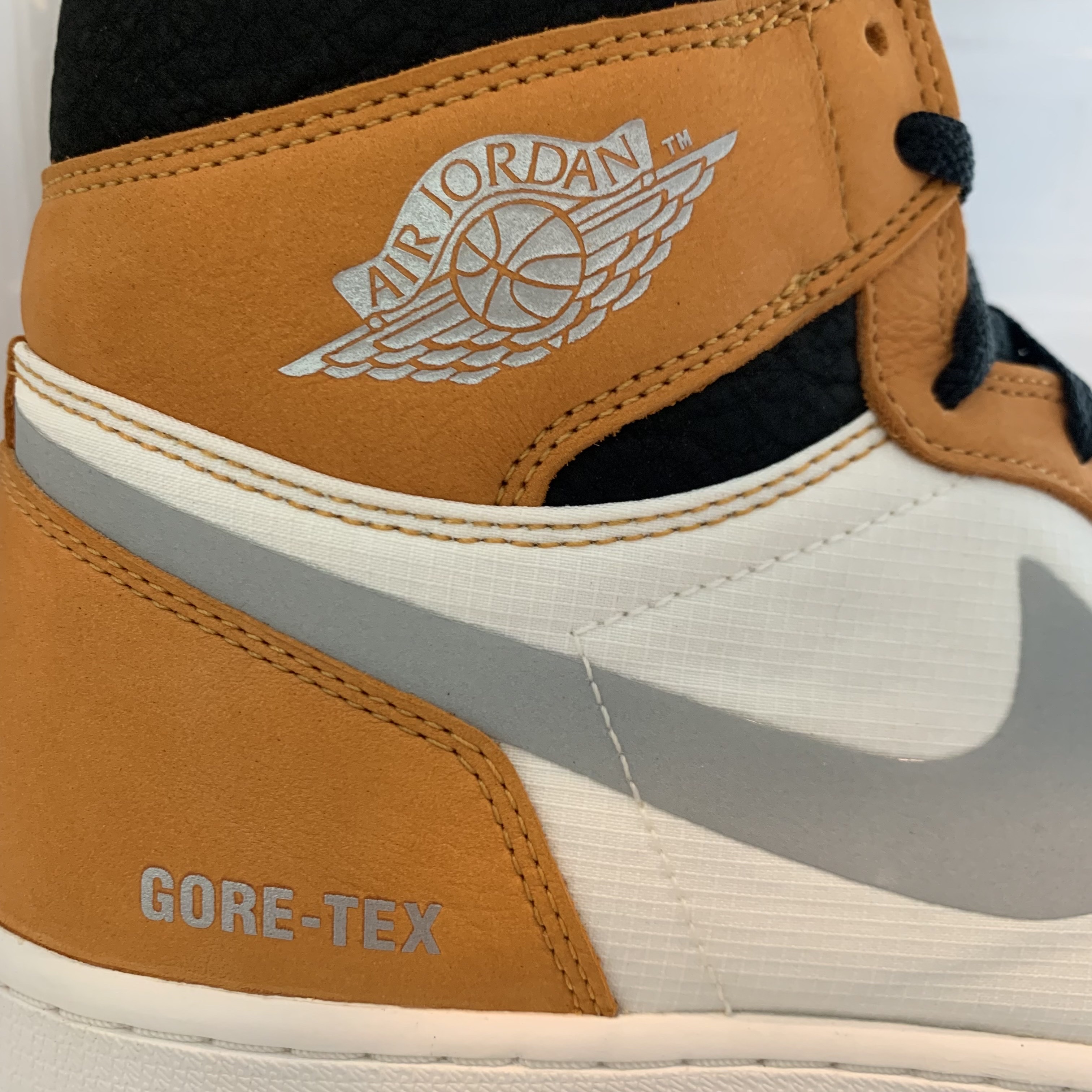 Jordan 1 Element Gore-Tex Light Curry 착용 스타일 - 2