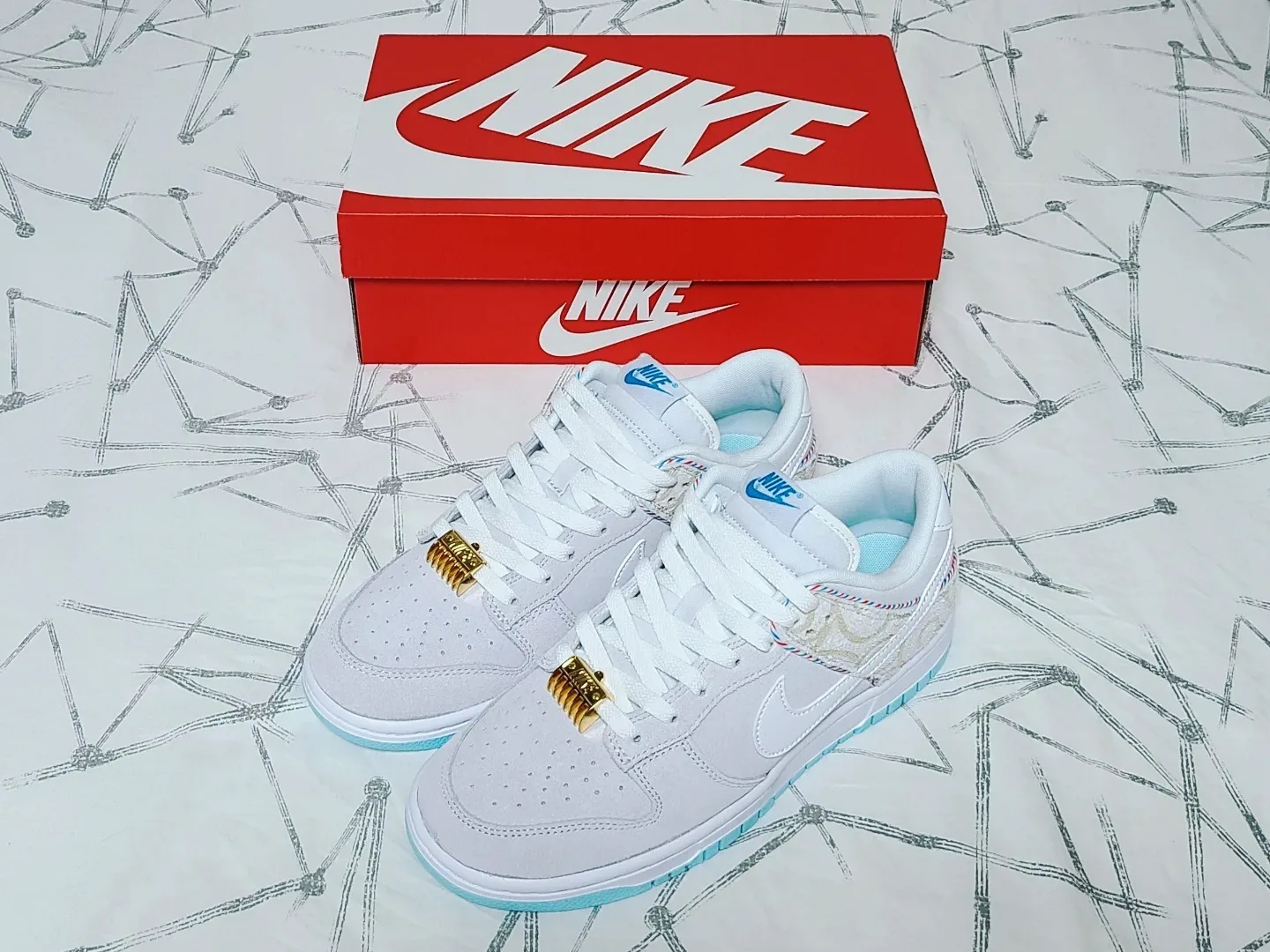 Nike Dunk Low Retro SE Barber Shop Grey 착용 스타일 - 1