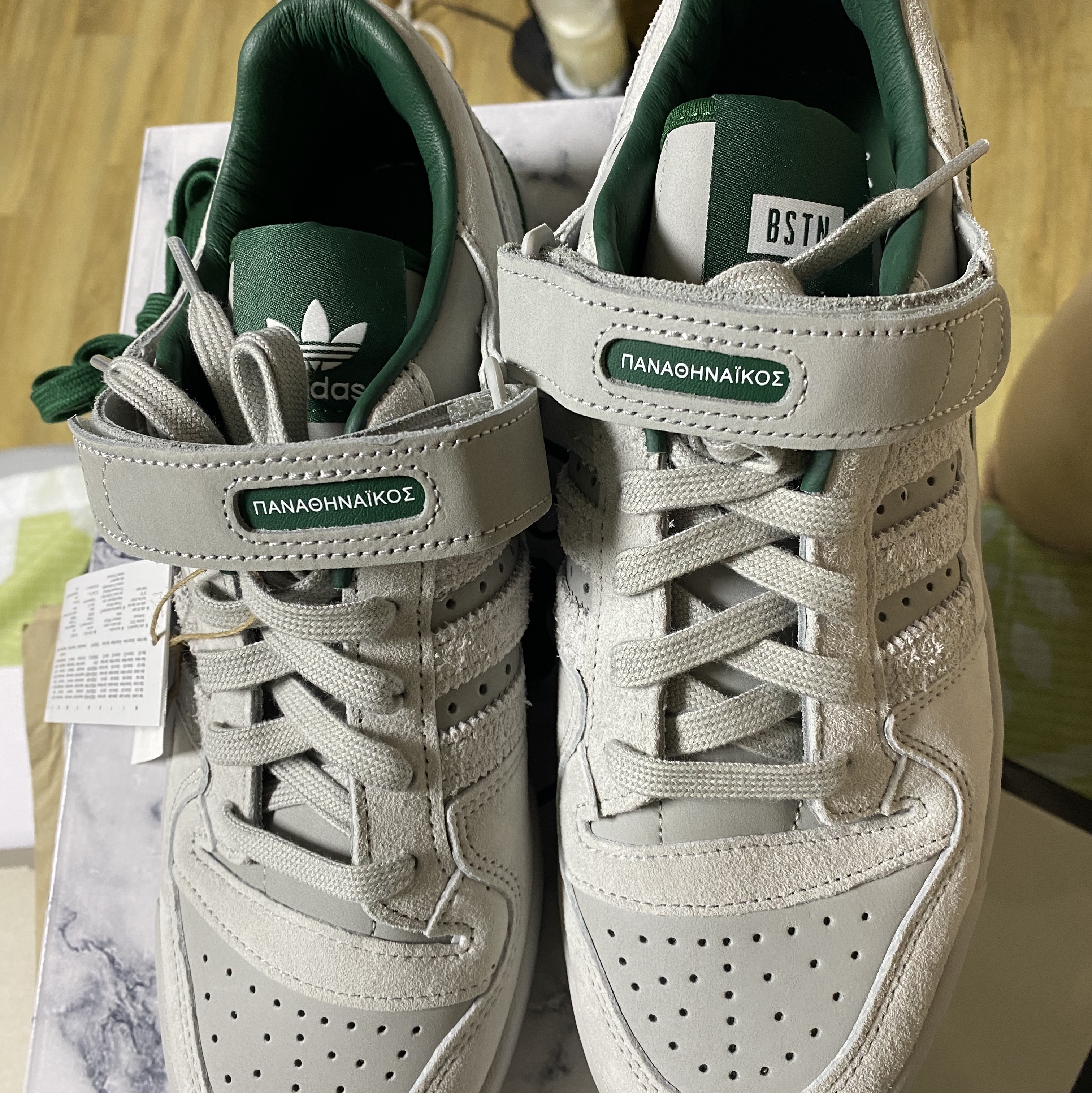 Adidas x BSTN Forum 84 Low Panathinaikos 착용 스타일 - 3