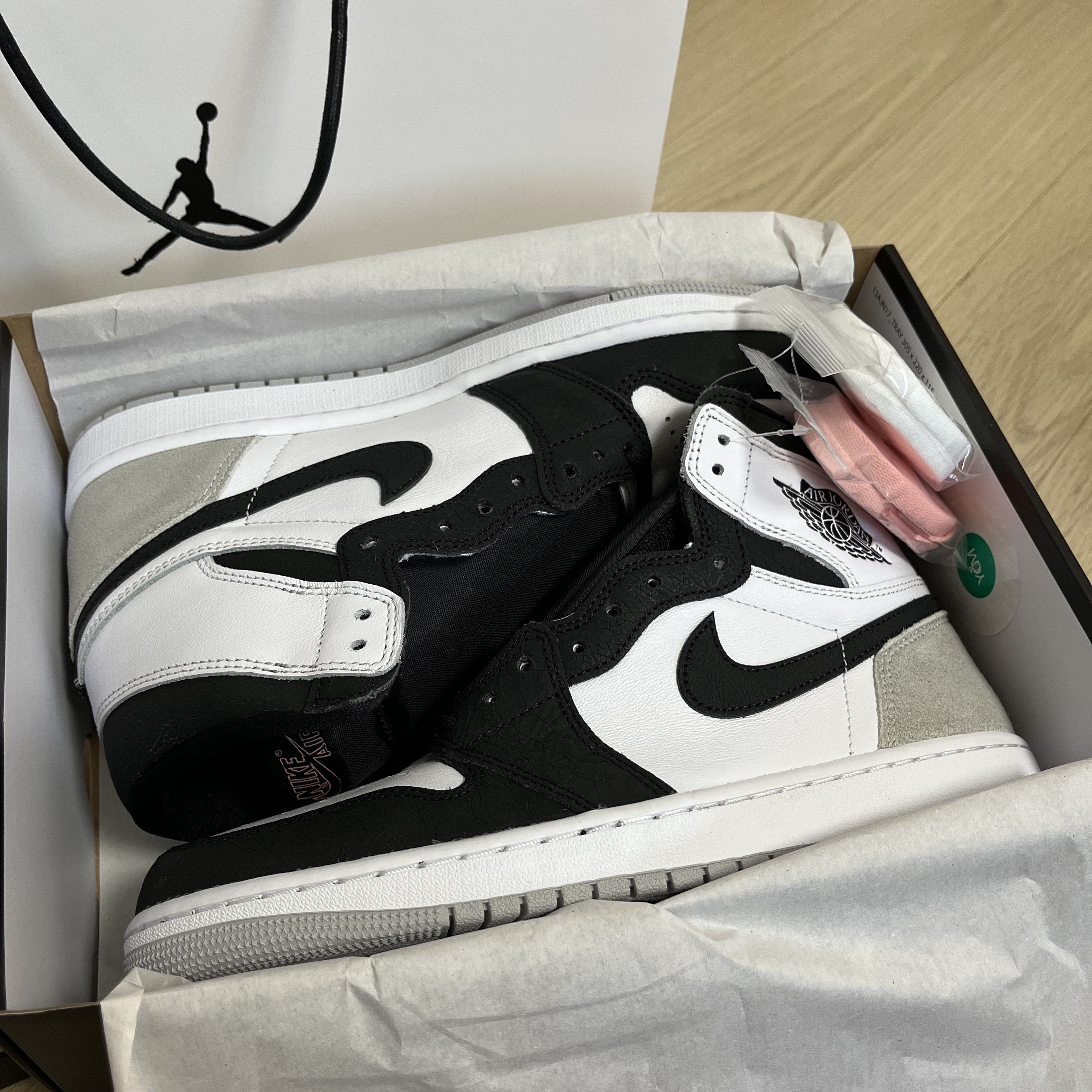 Jordan 1 Retro High OG Bleached Coral 착용 스타일