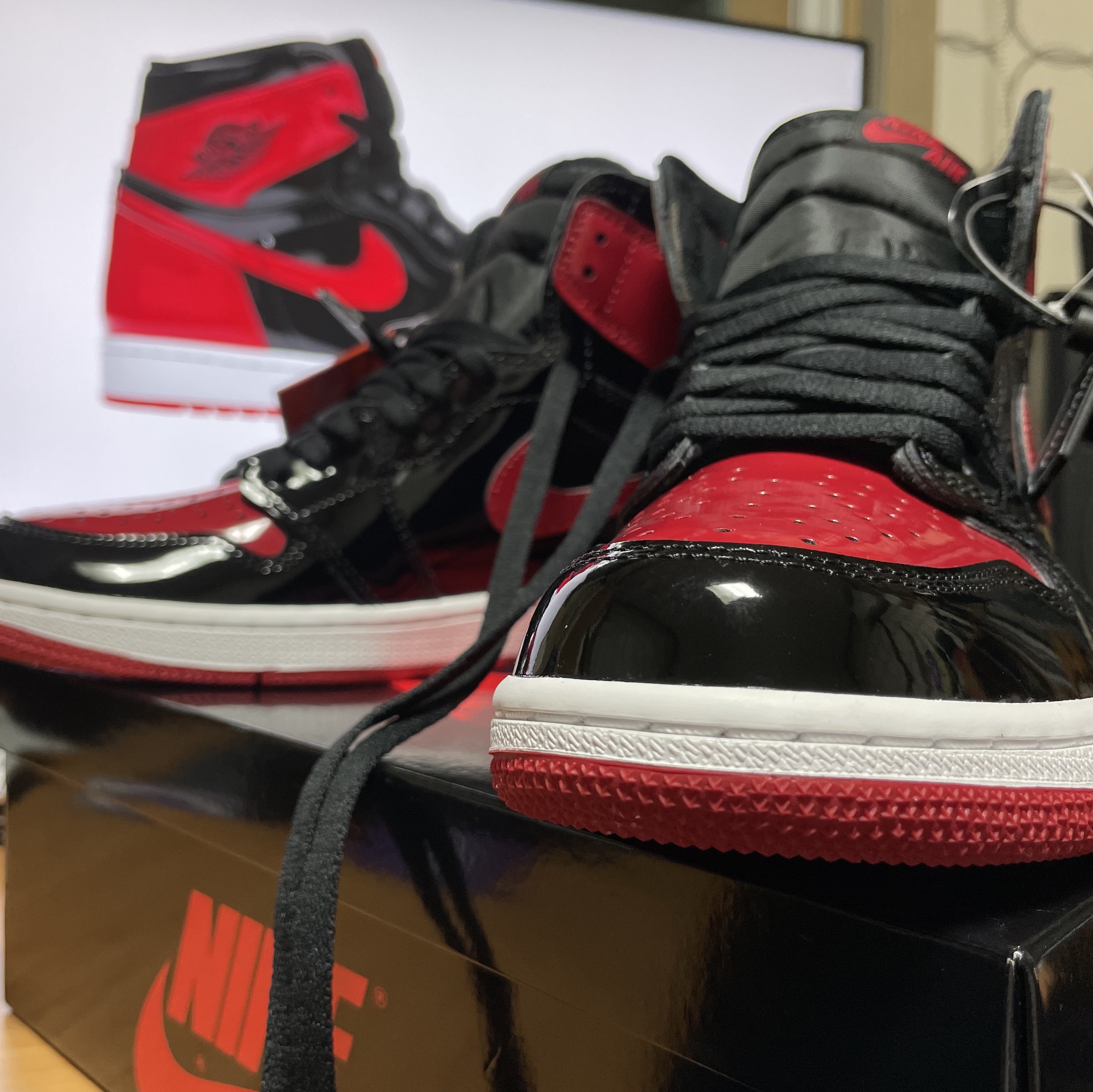 Jordan 1 Retro High OG Patent Bred 착용 스타일 - 2