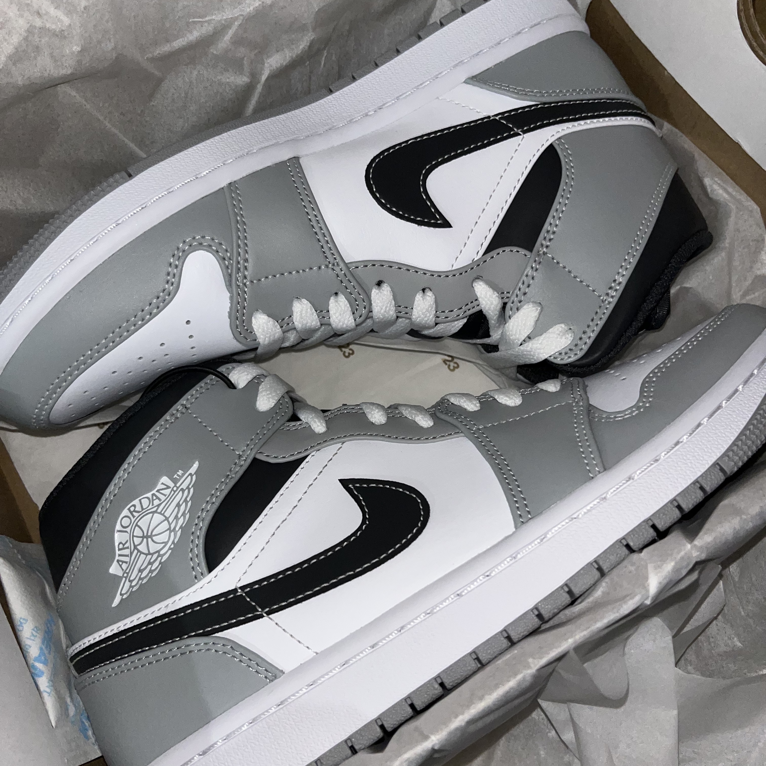 Jordan 1 Mid Light Smoke Grey Anthracite 착용 스타일