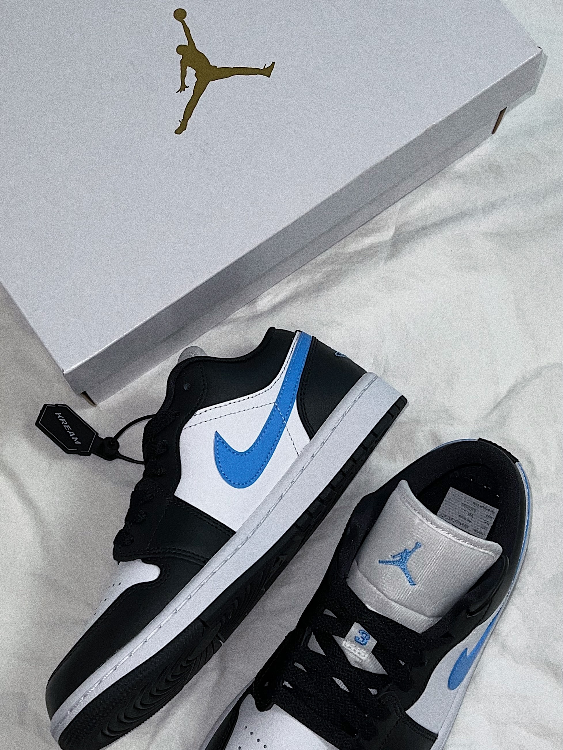 (W) Jordan 1 Low Black University Blue 착용 스타일 - 1