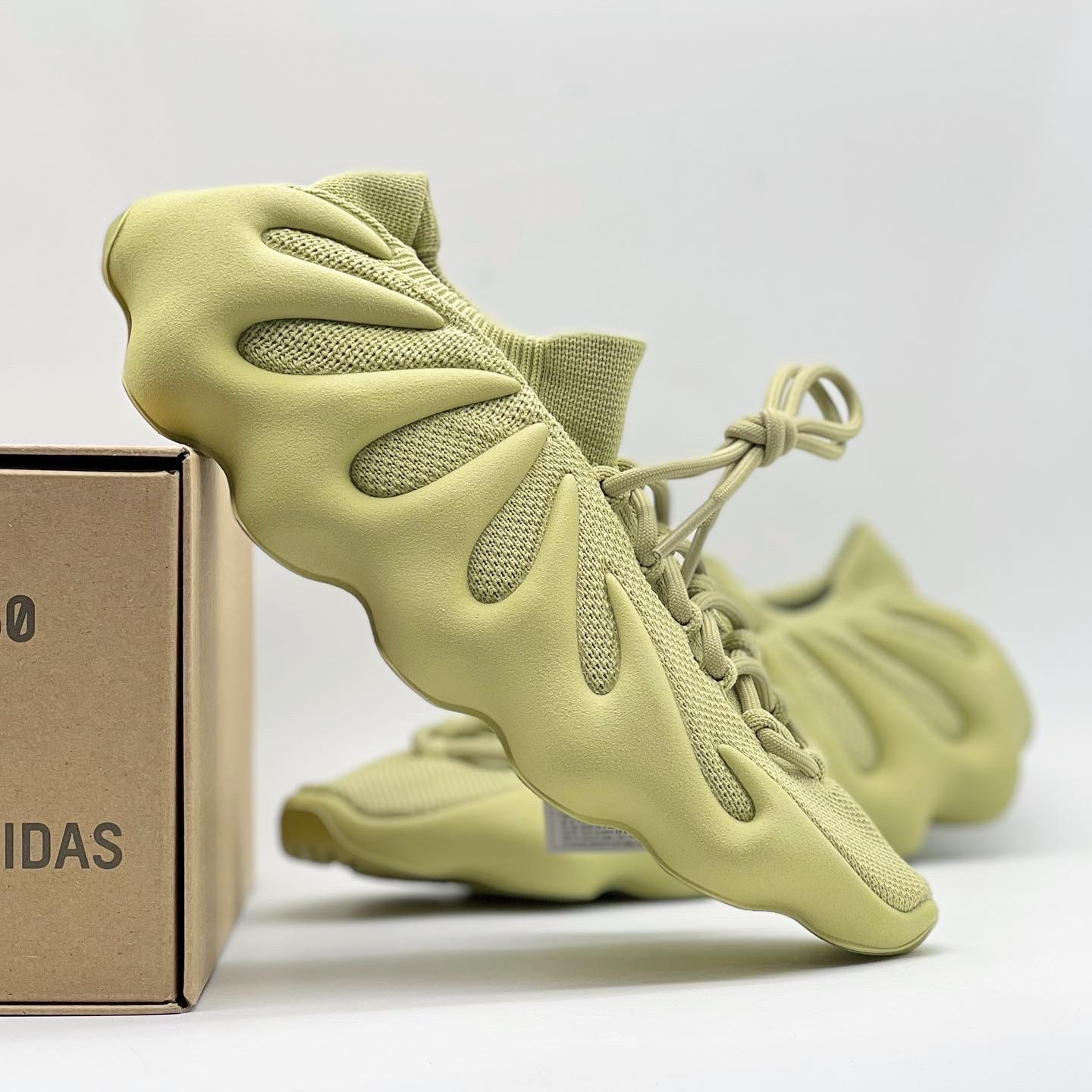 Adidas Yeezy 450 Resin 착용 스타일 - 4