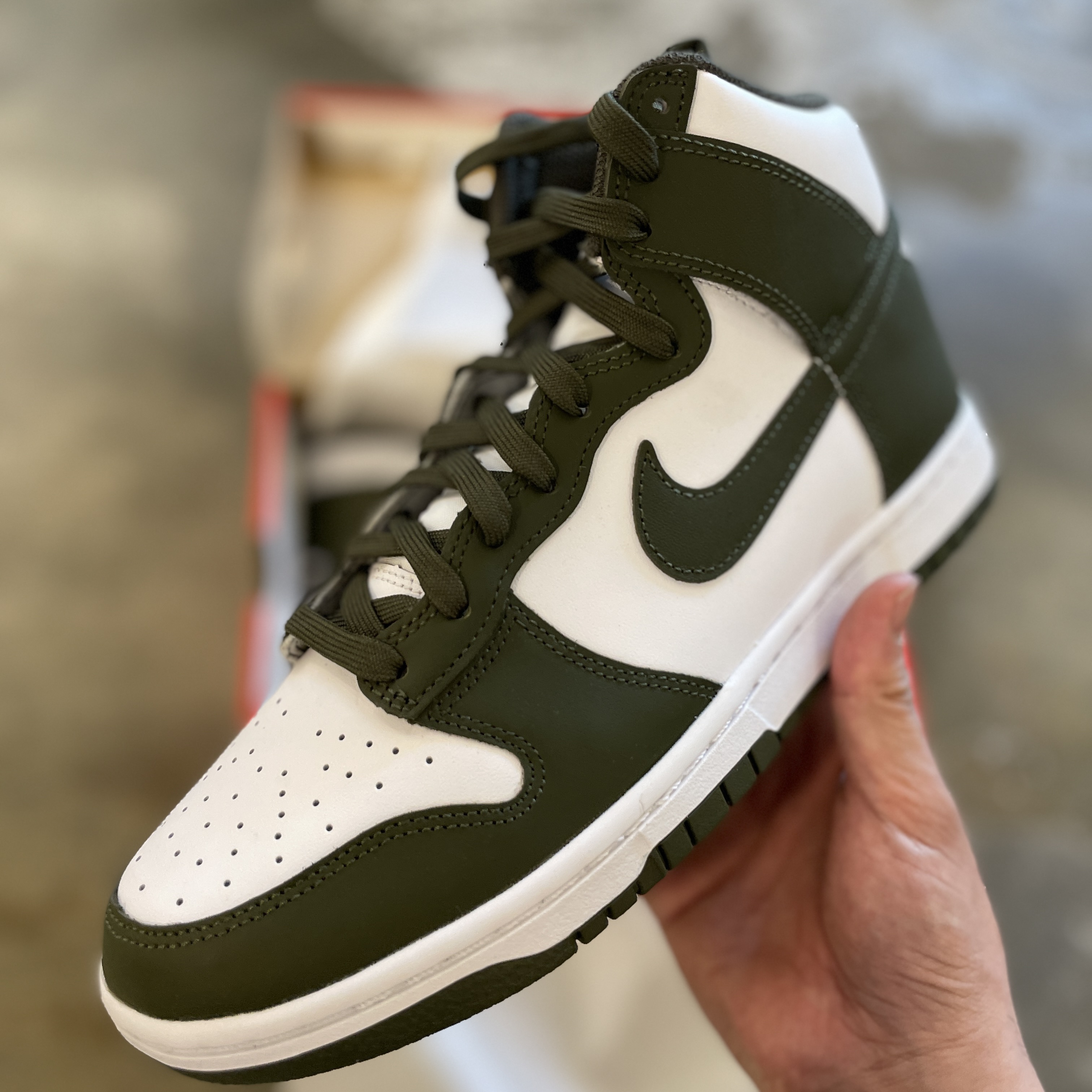 Nike Dunk High Retro Championship Khaki 착용 스타일 - 1