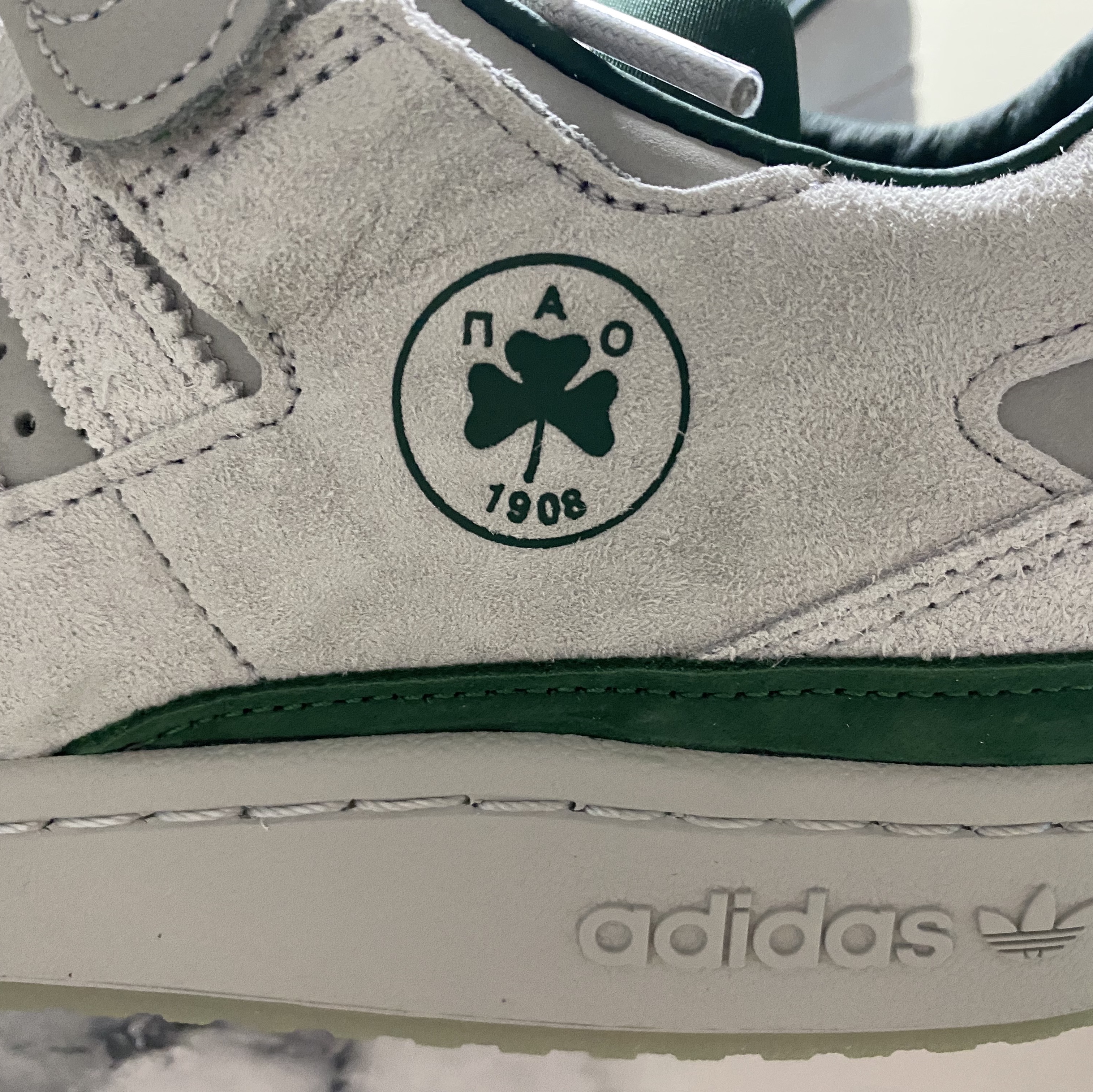 Adidas x BSTN Forum 84 Low Panathinaikos 착용 스타일 - 5