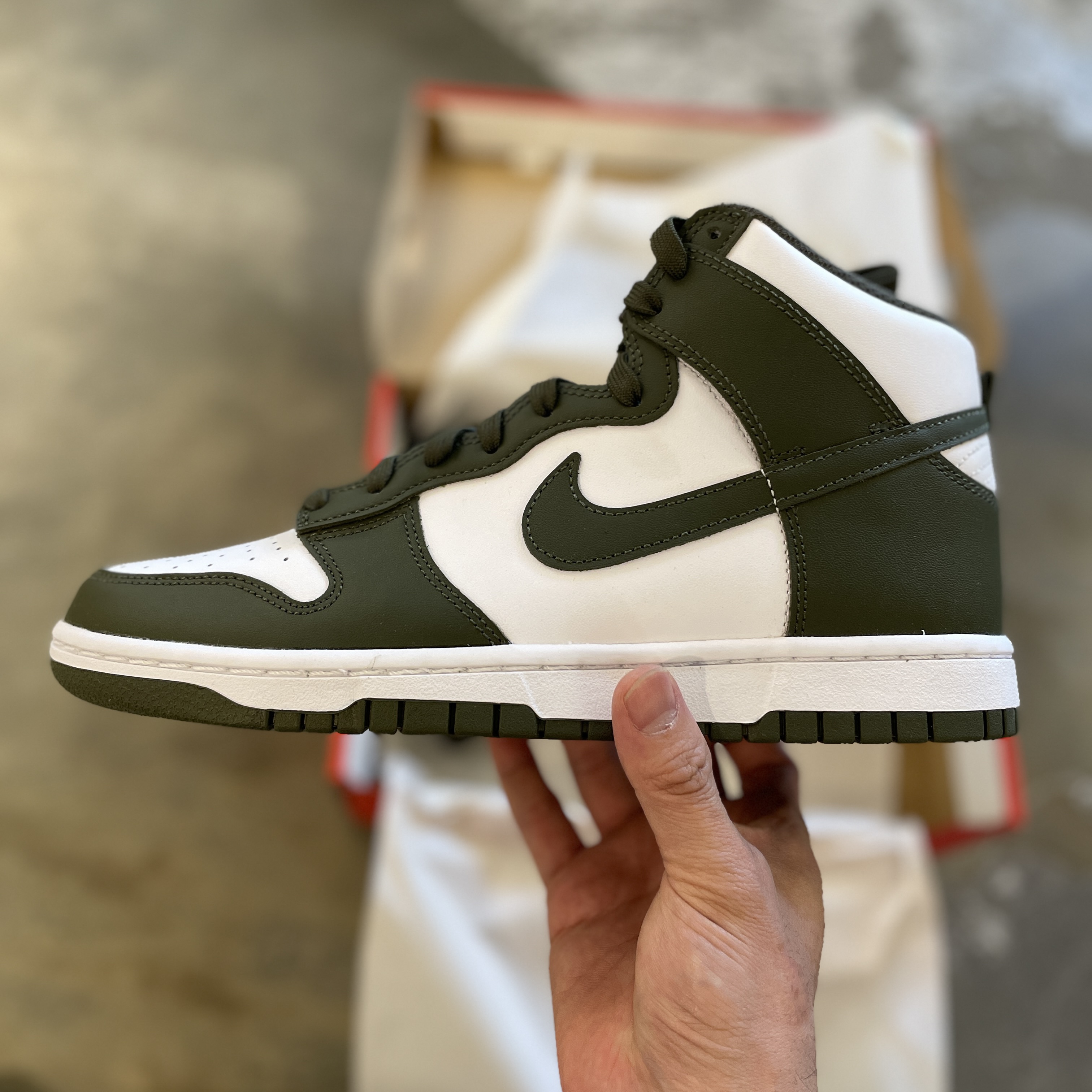 Nike Dunk High Retro Championship Khaki 착용 스타일 - 2