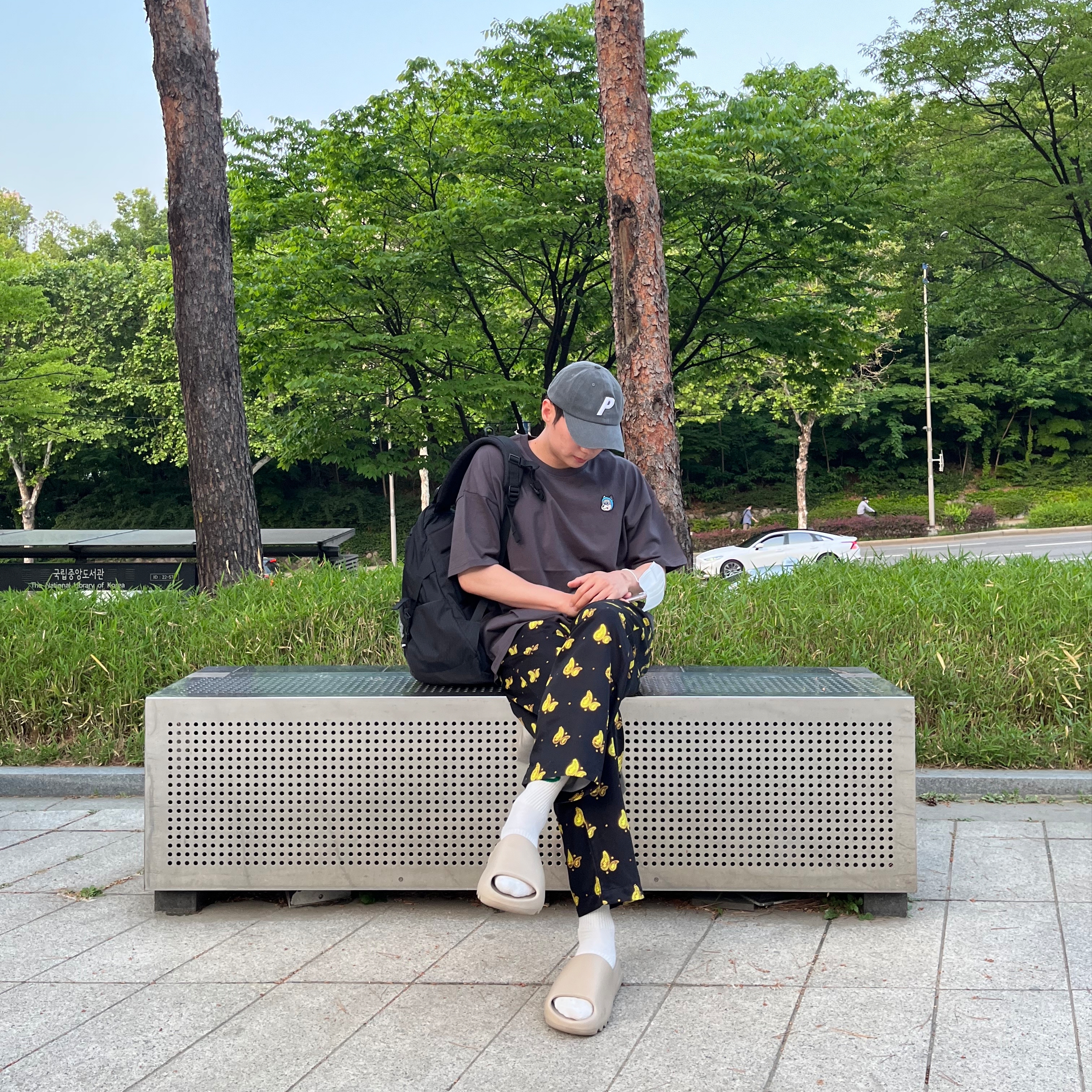 Adidas Yeezy Slide Pure - Re-Release Ver., Palace Pigment P 6-Panel Grey - 22SS 착용 스타일 - 1