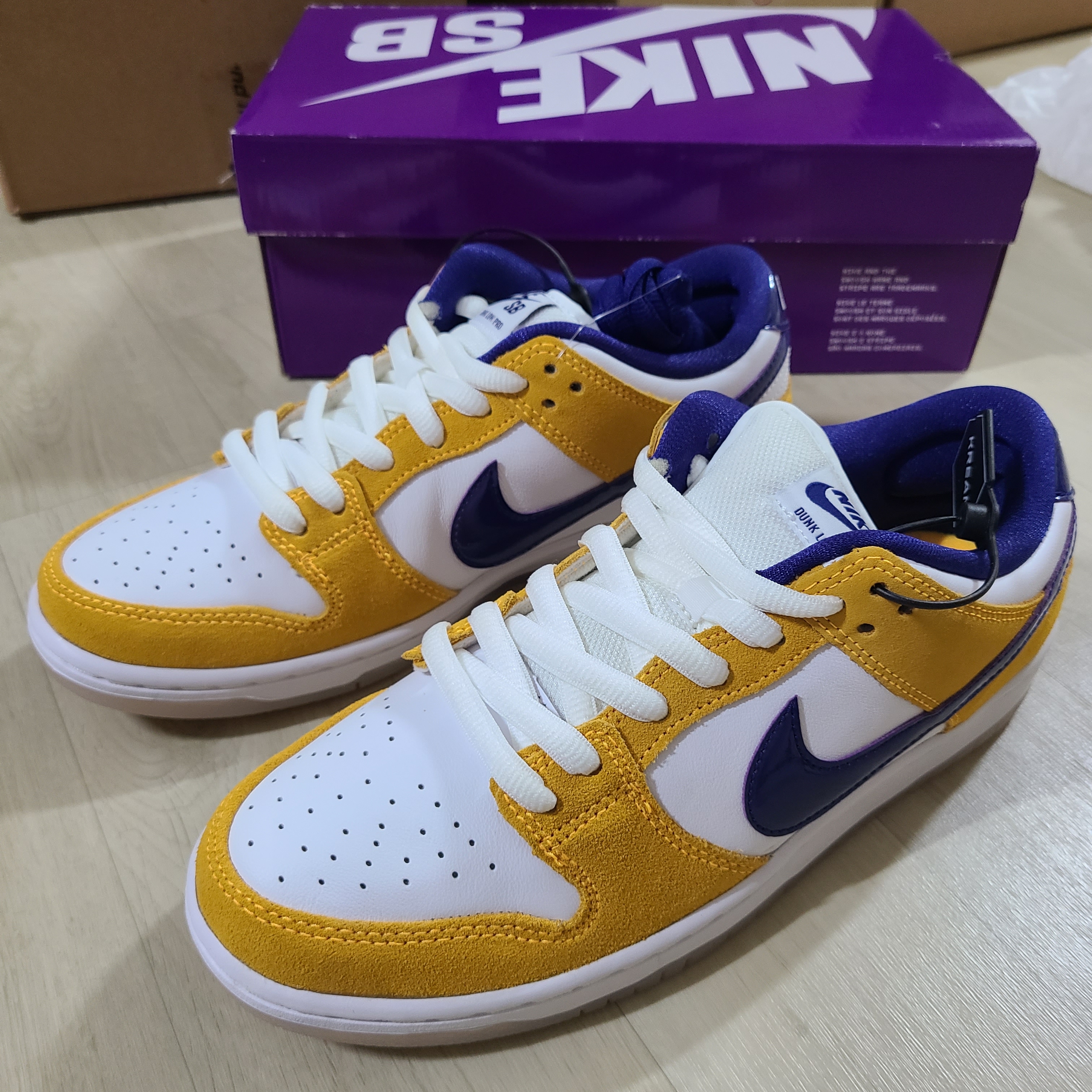 Nike SB Dunk Low Laser Orange 착용 스타일 - 1