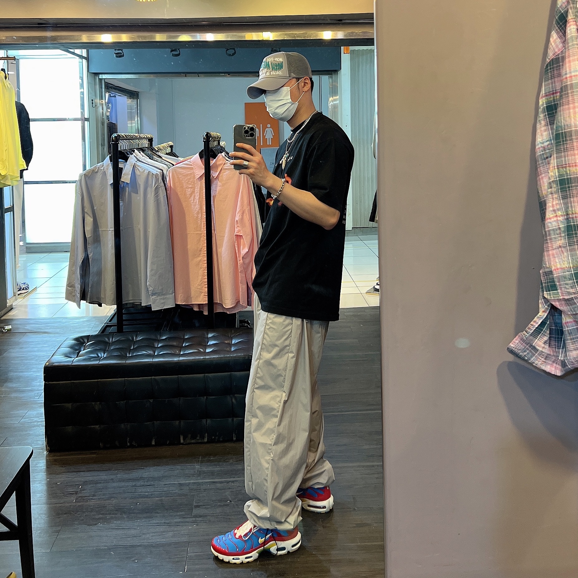 Nike Air Max Plus SE Running Club University Red Light Photo Blue 착용 스타일 - 2