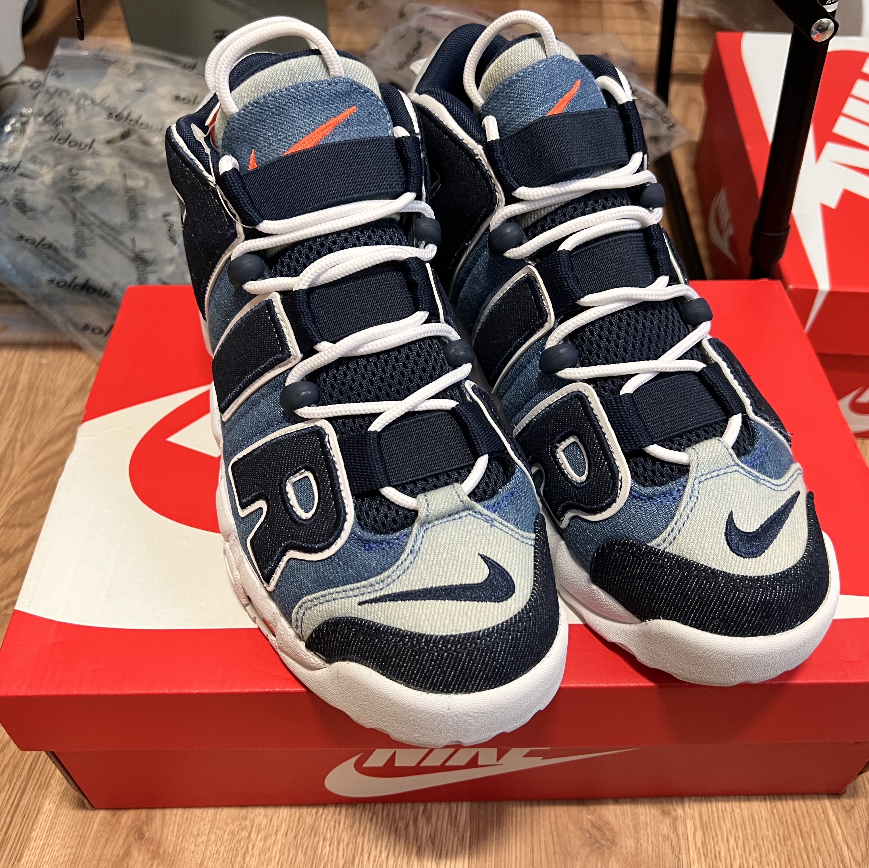 Nike Air More Uptempo 96 Denim 착용 스타일