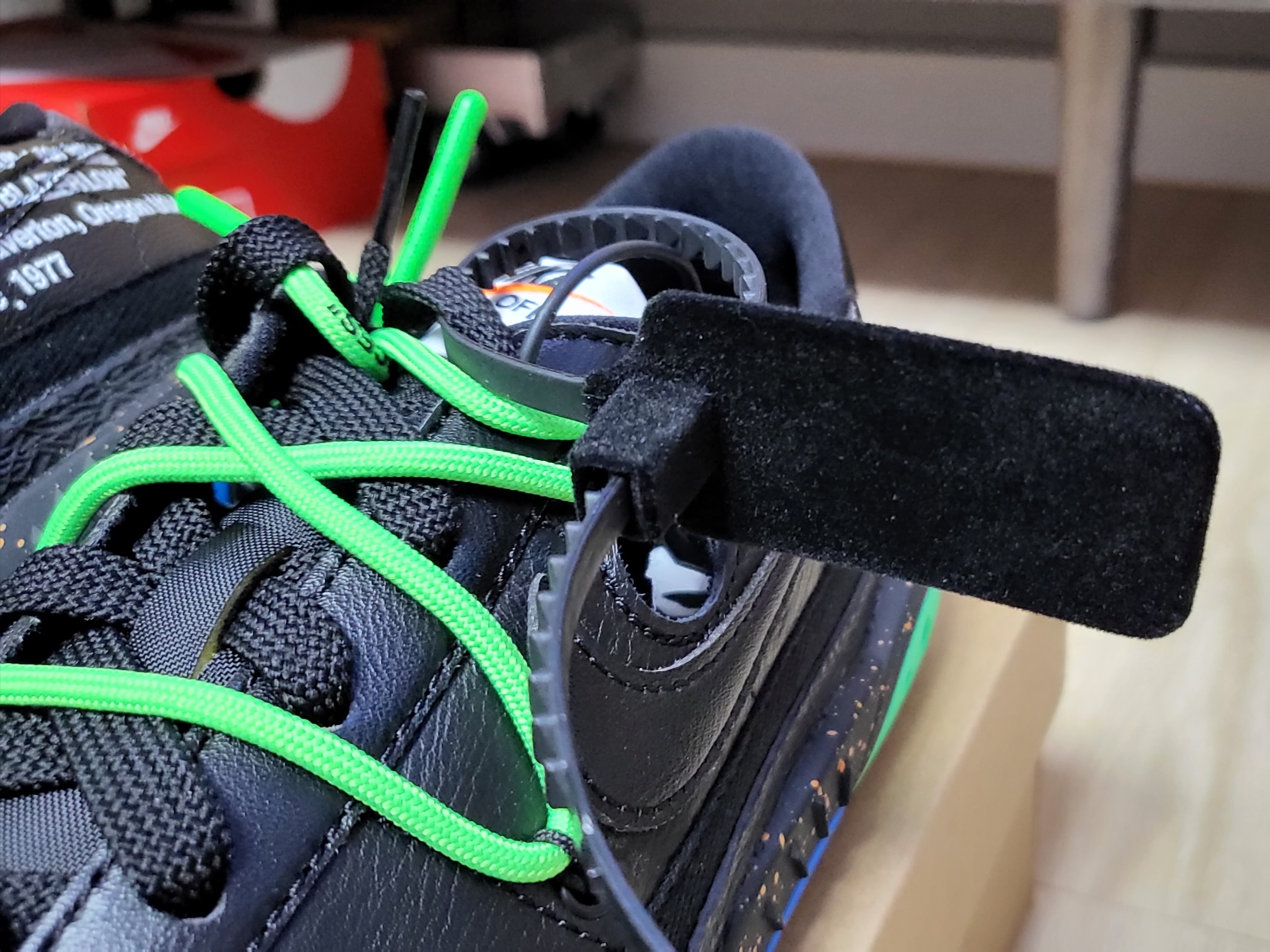 Nike x Off-White Blazer Low '77 Black and Electro Green 착용 스타일 - 1
