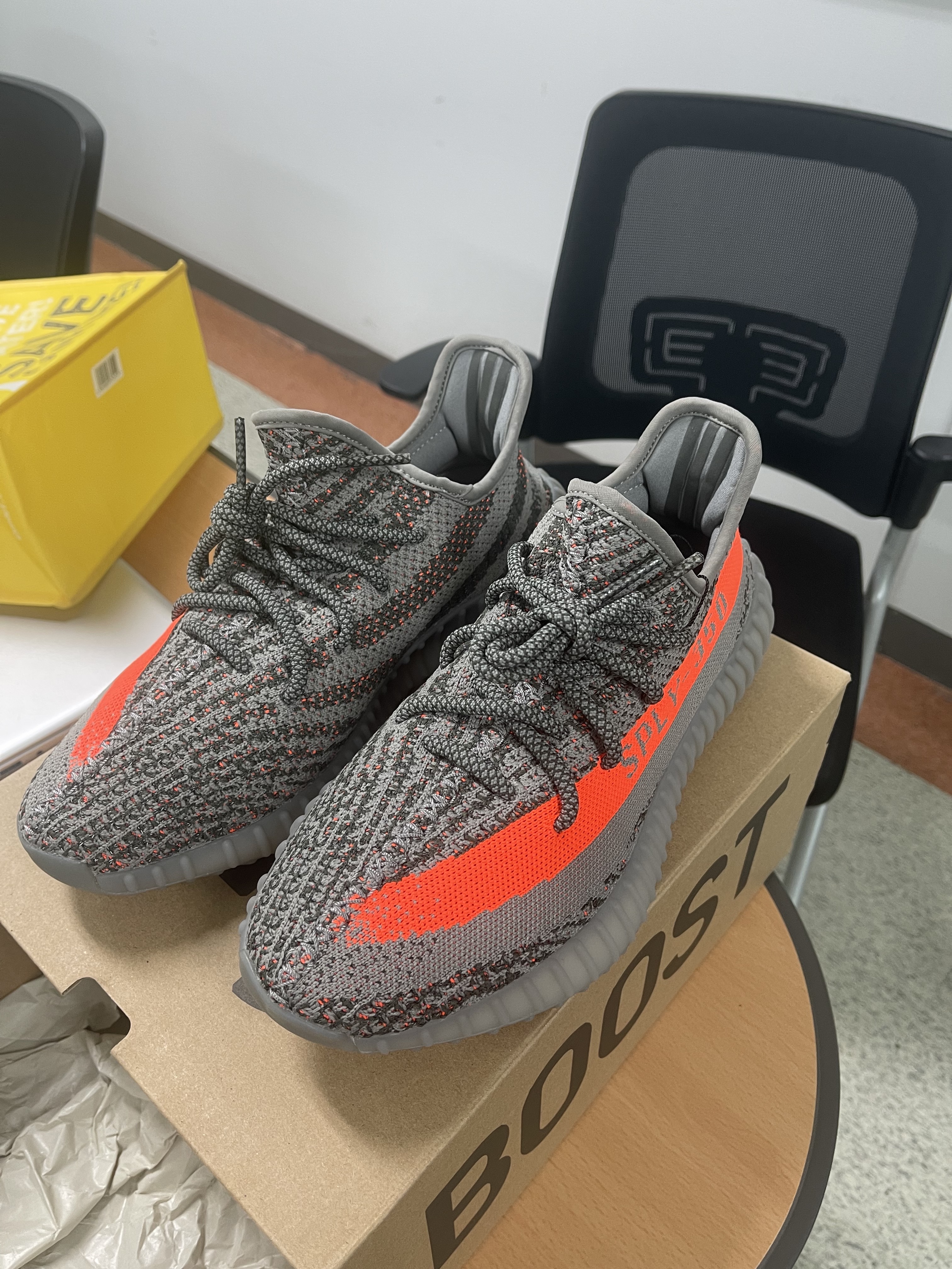Adidas Yeezy Boost 350 V2 Beluga - Reflective 착용 스타일 - 1
