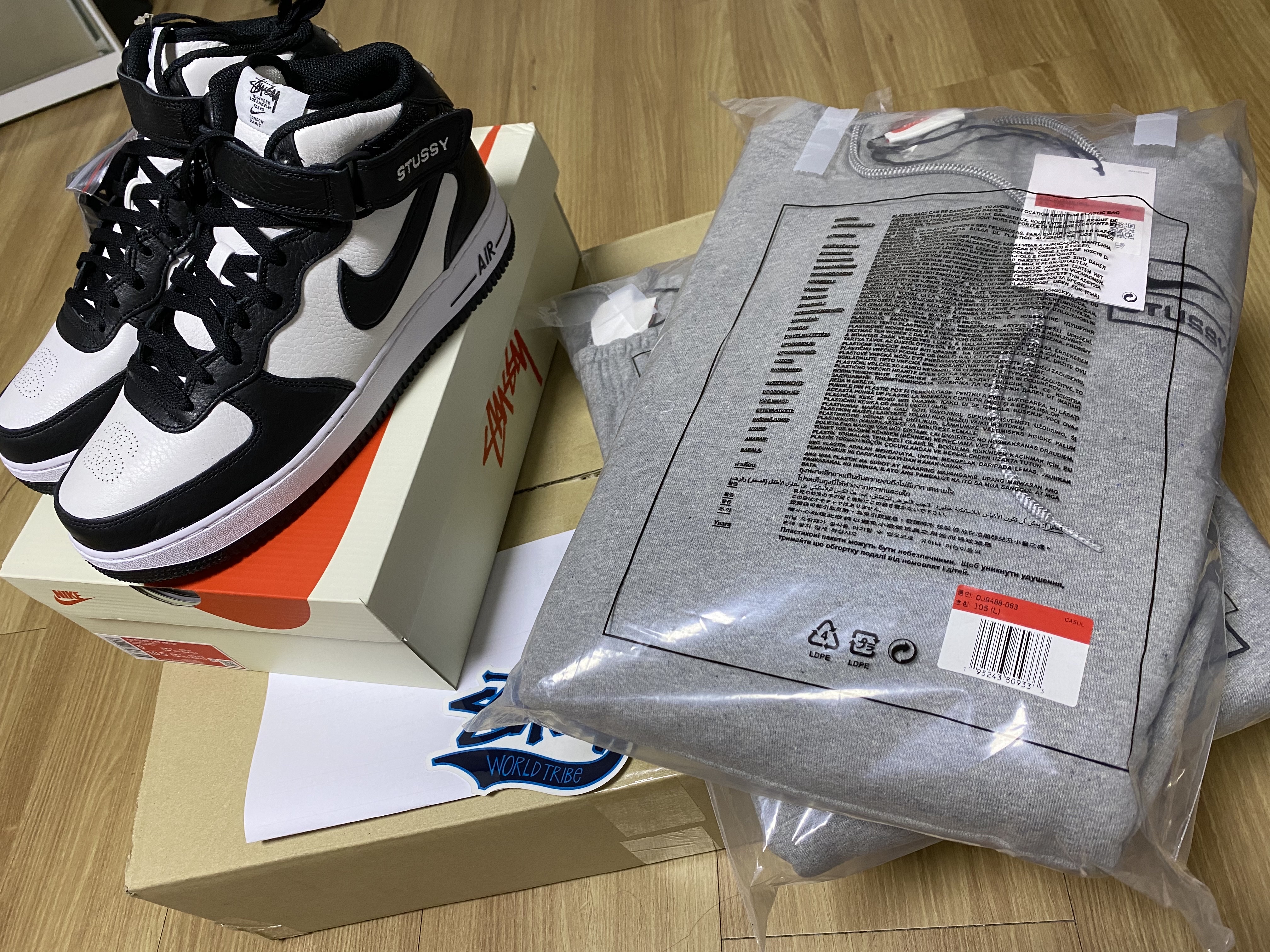 Nike x Stussy Air Force 1 '07 Mid SP Black and Light Bone, Nike x Stussy NRG RA Fleece Pants Dark Grey Heather (DJ9490-063) 착용 스타일
