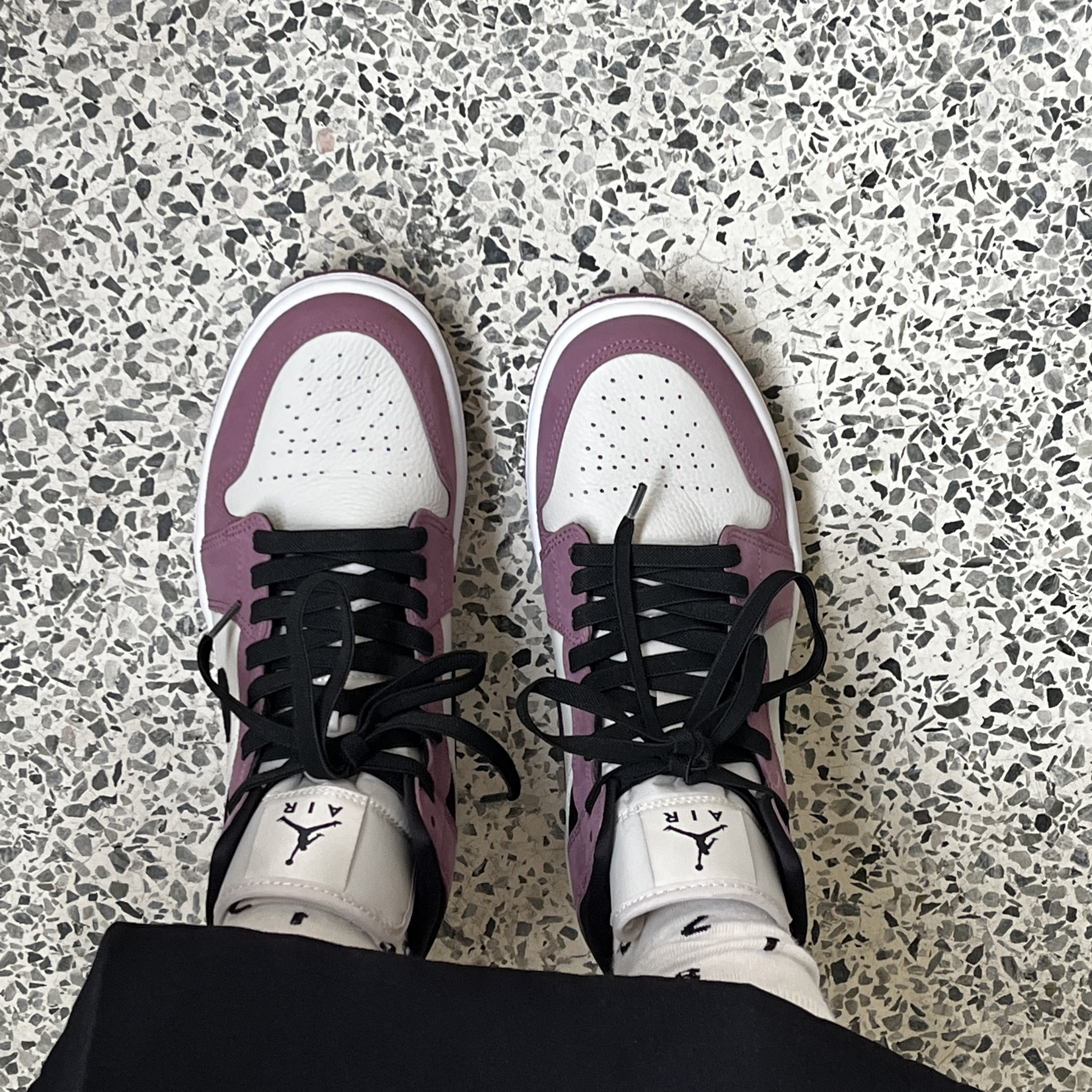(W) Jordan 1 Mid SE Light Mulberry 착용 스타일 - 1