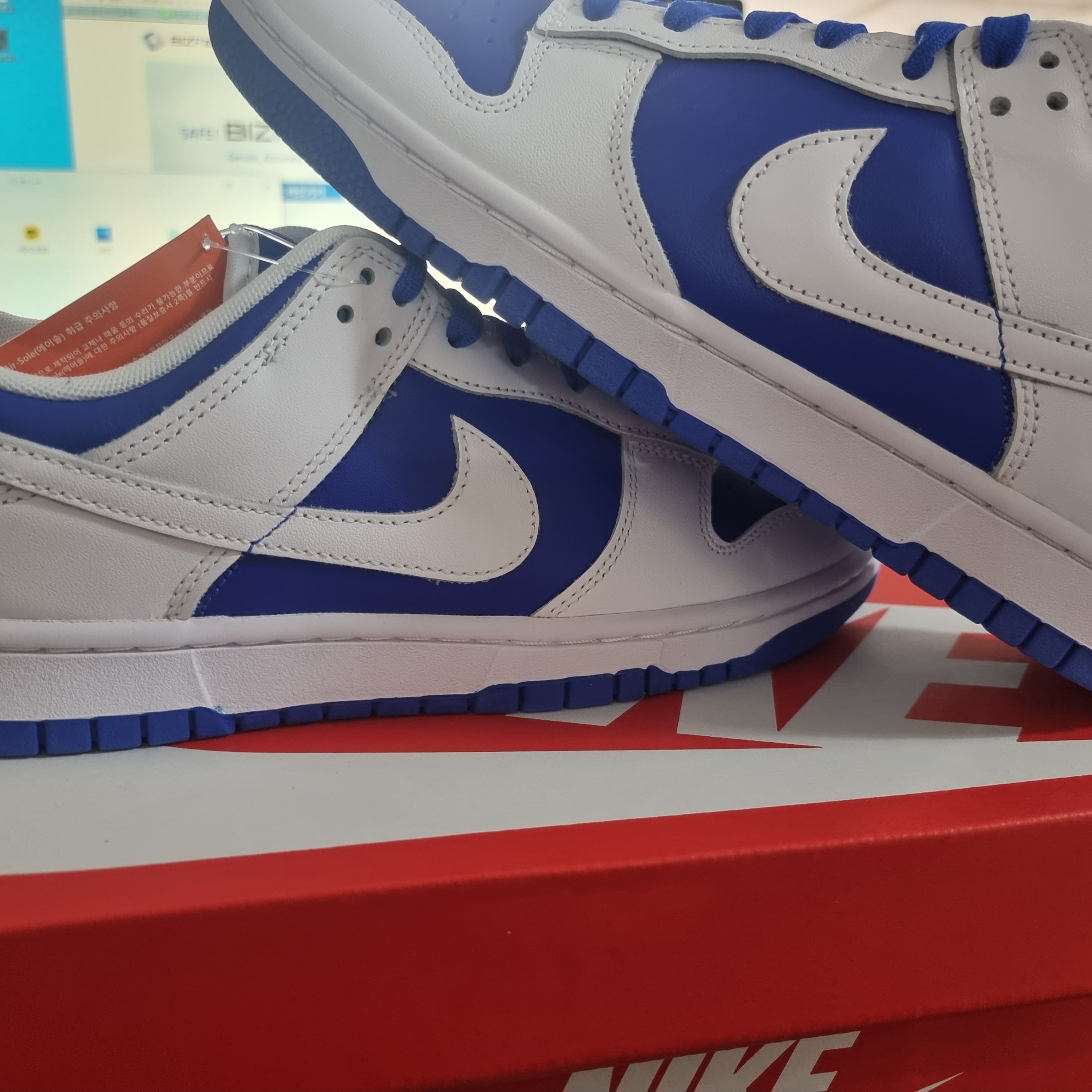 Nike Dunk Low Retro Racer Blue and White 착용 스타일