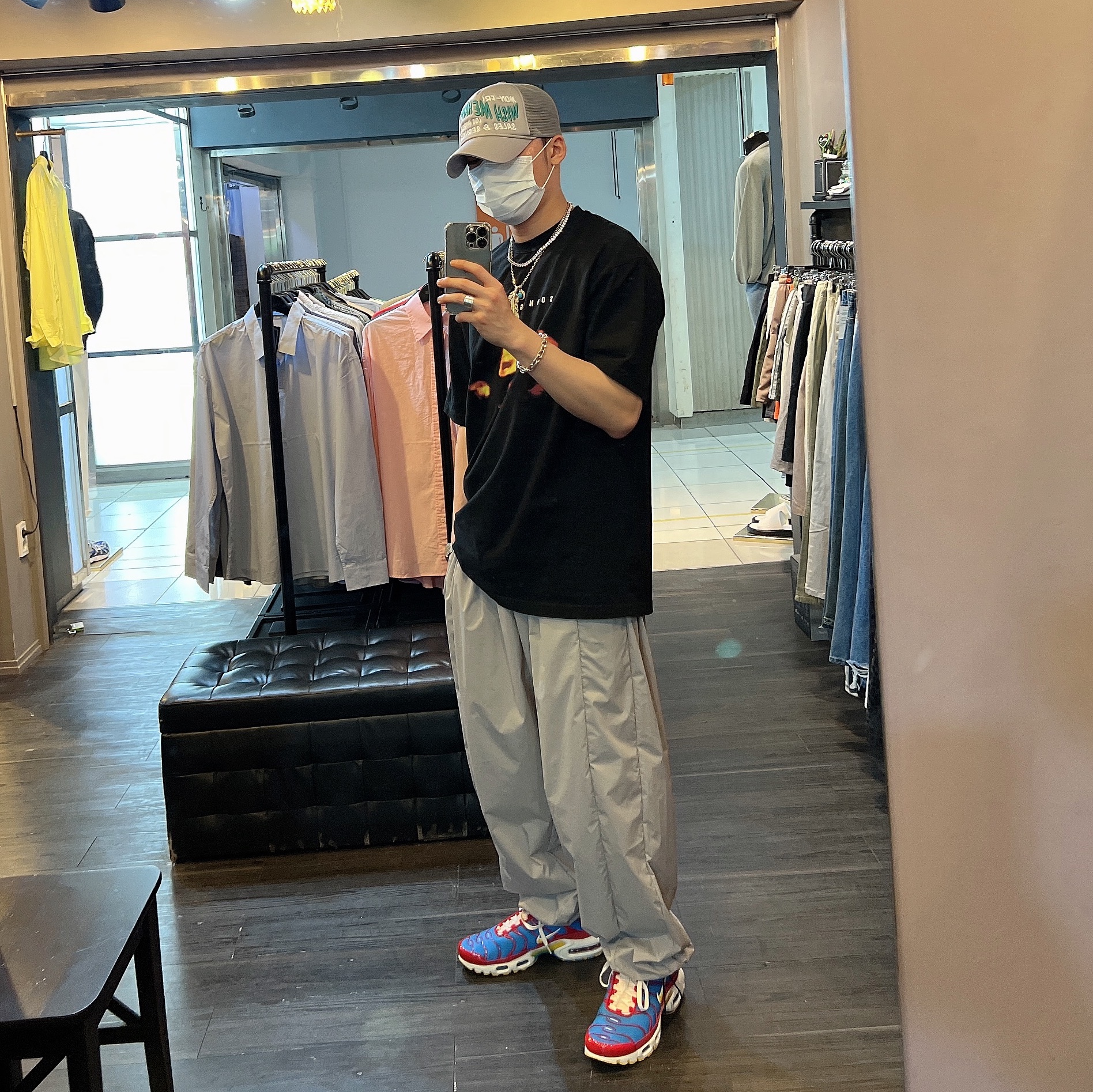 Nike Air Max Plus SE Running Club University Red Light Photo Blue 착용 스타일 - 4