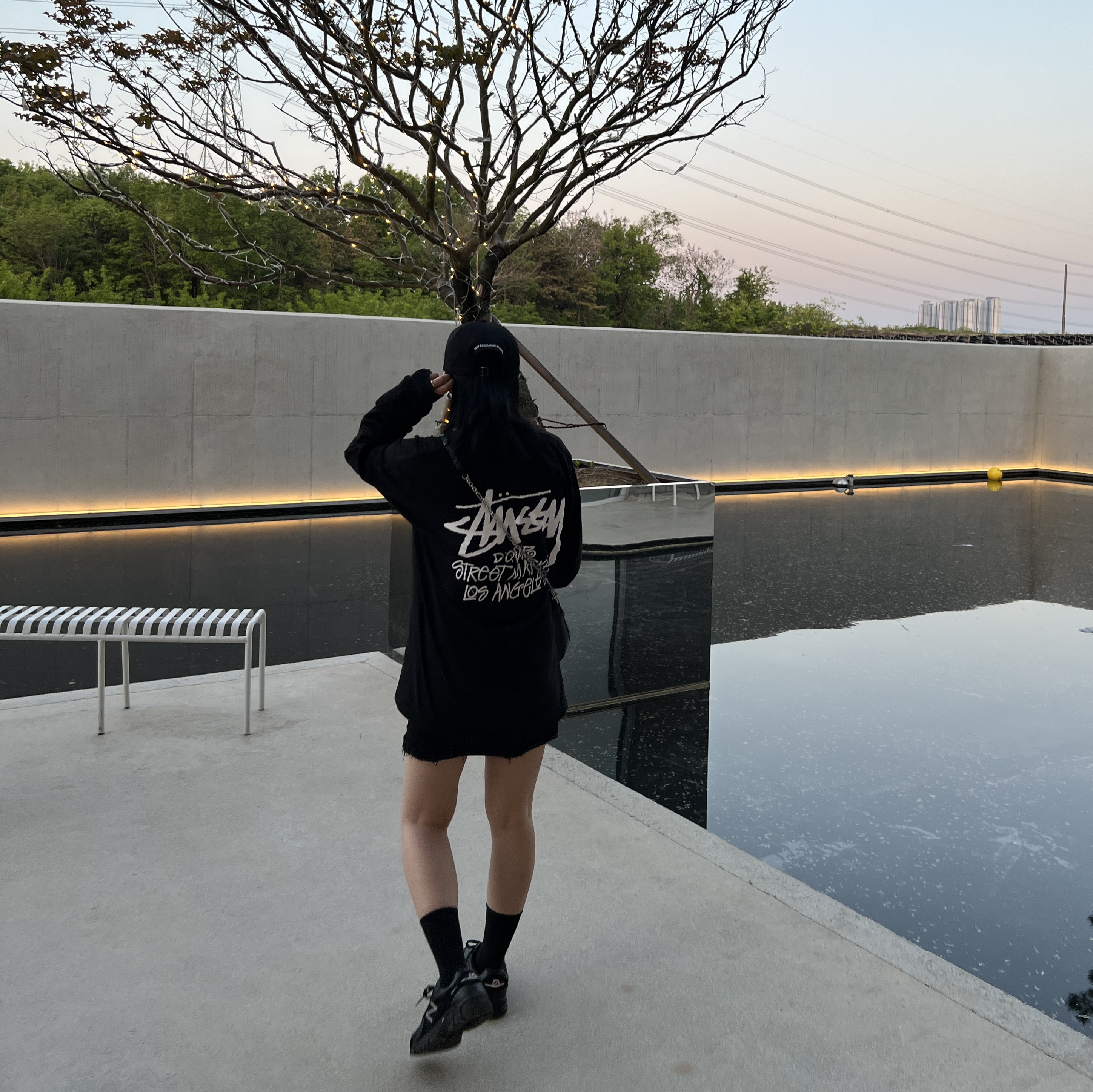 New Balance x Thisisneverthat 860v2 Black, Stussy Stock DSM Los Angeles LS T-Shirt Black 착용 스타일 - 2
