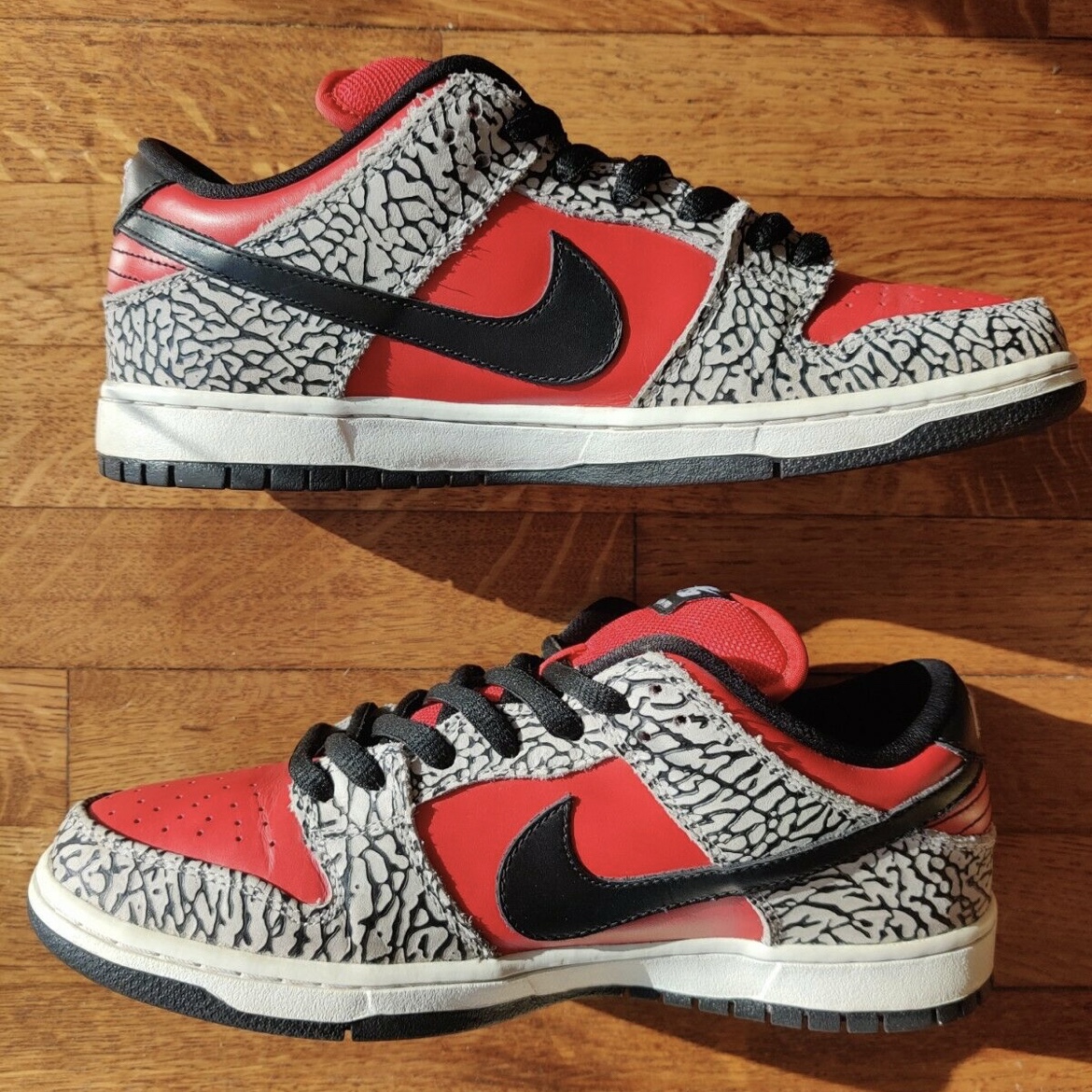 Nike x Supreme SB Dunk Low Red Cement 2012 착용 스타일