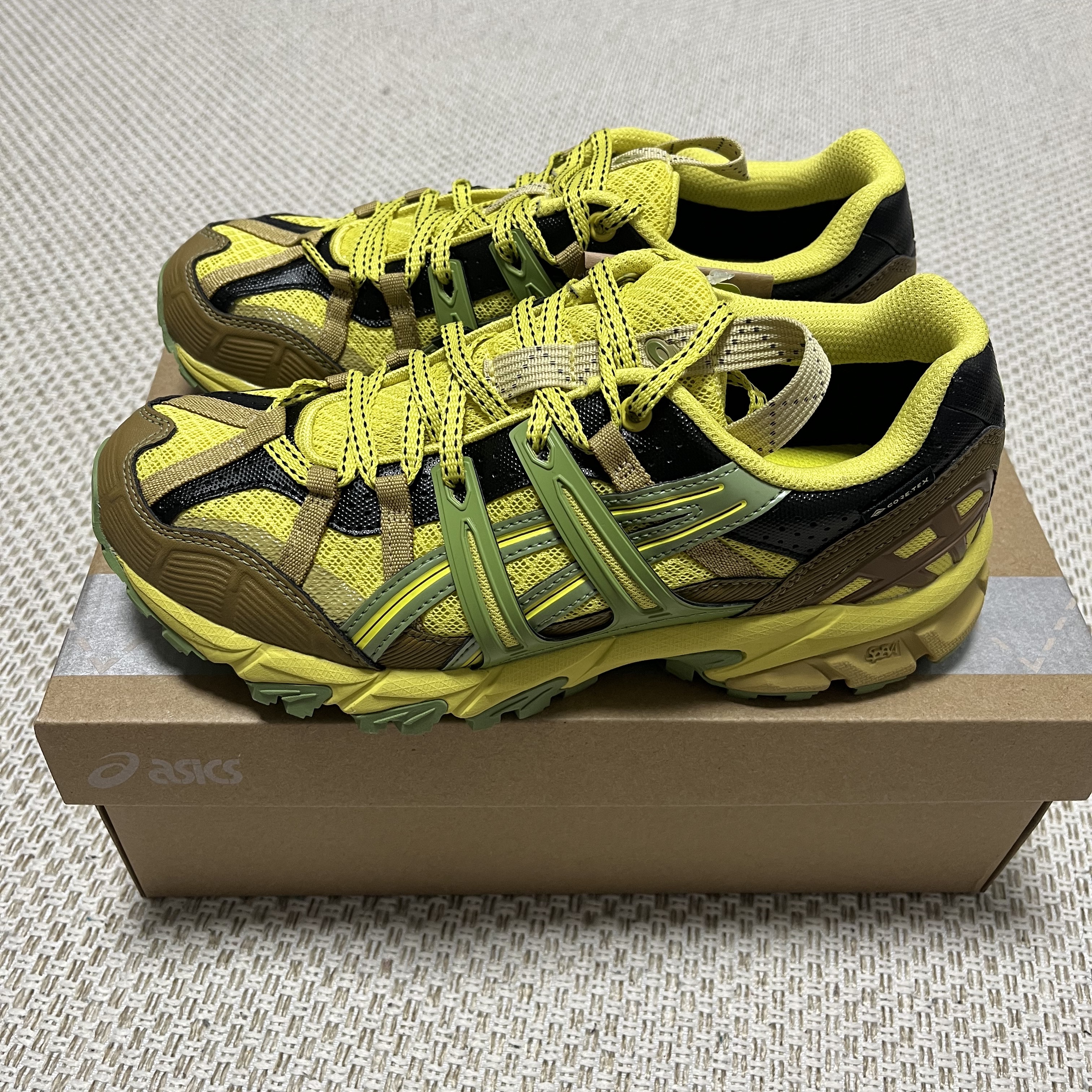 Asics HS4-S Gel-Sonoma 15-50 Gore-Tex Green Sheen Epsom 착용 스타일 - 1