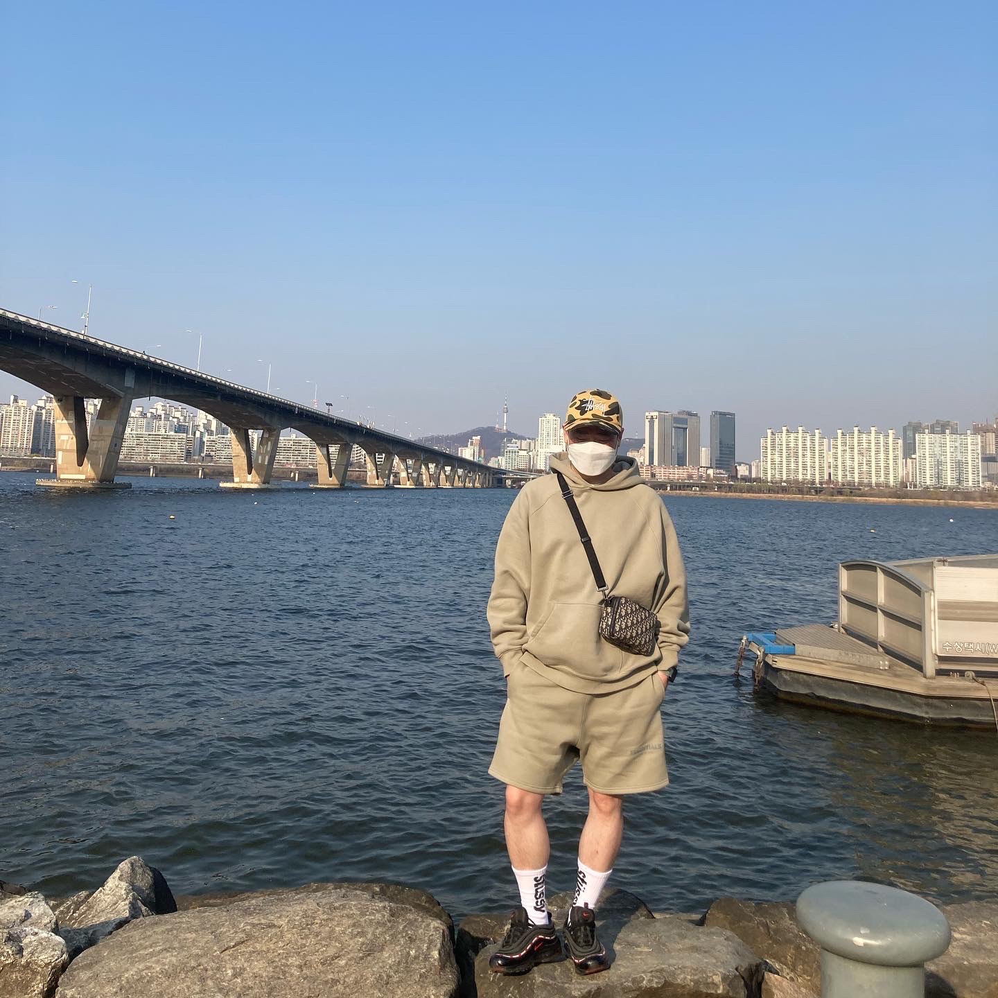 Stussy x BAPE Trucker Cap Yellow, Essentials Pull-Over Hoodie Pistachio - 21FW 착용 스타일