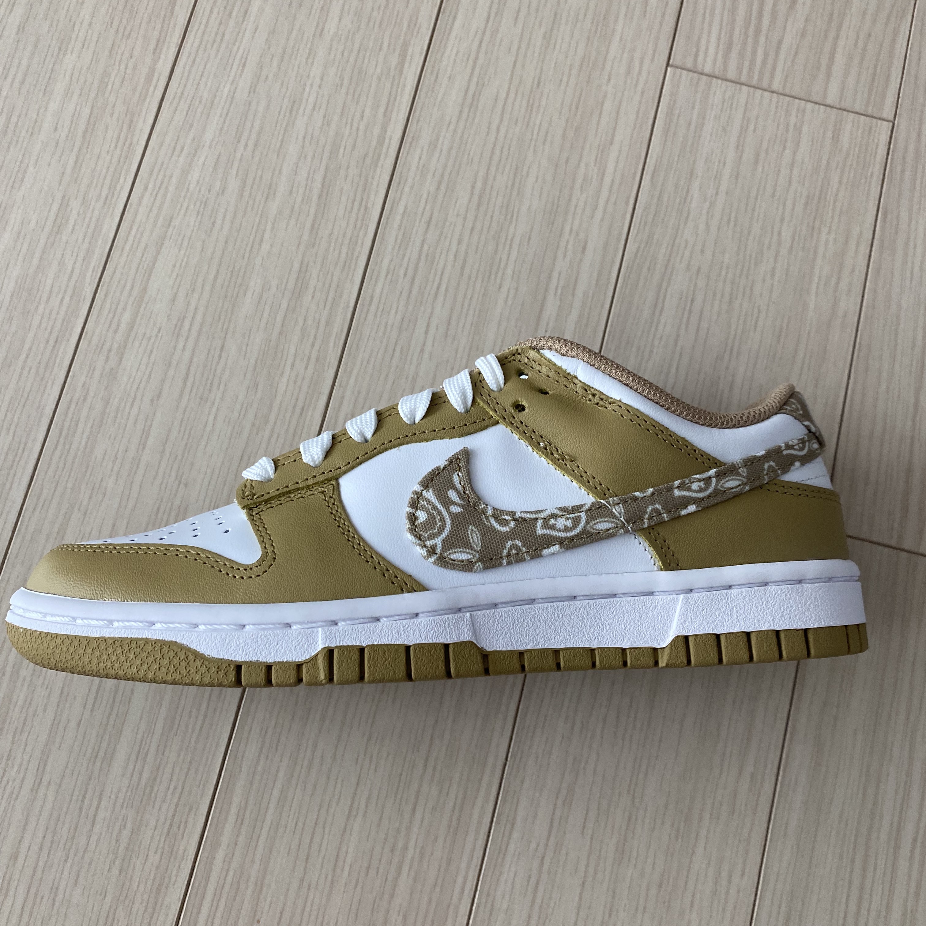 (W) Nike Dunk Low Essential Barley Paisley 착용 스타일 - 2