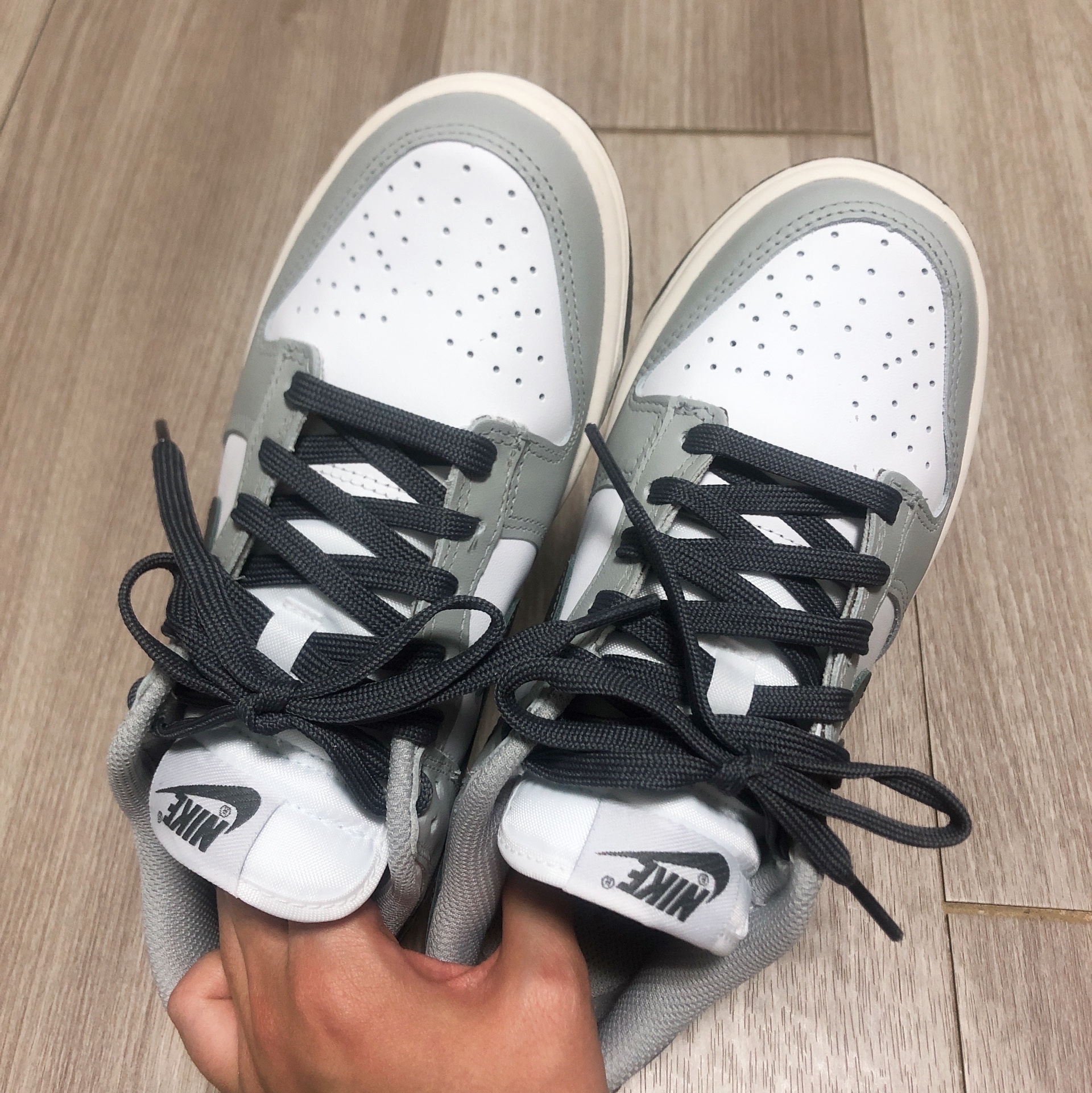 (W) Nike Dunk Low Light Smoke Grey 착용 스타일 - 2