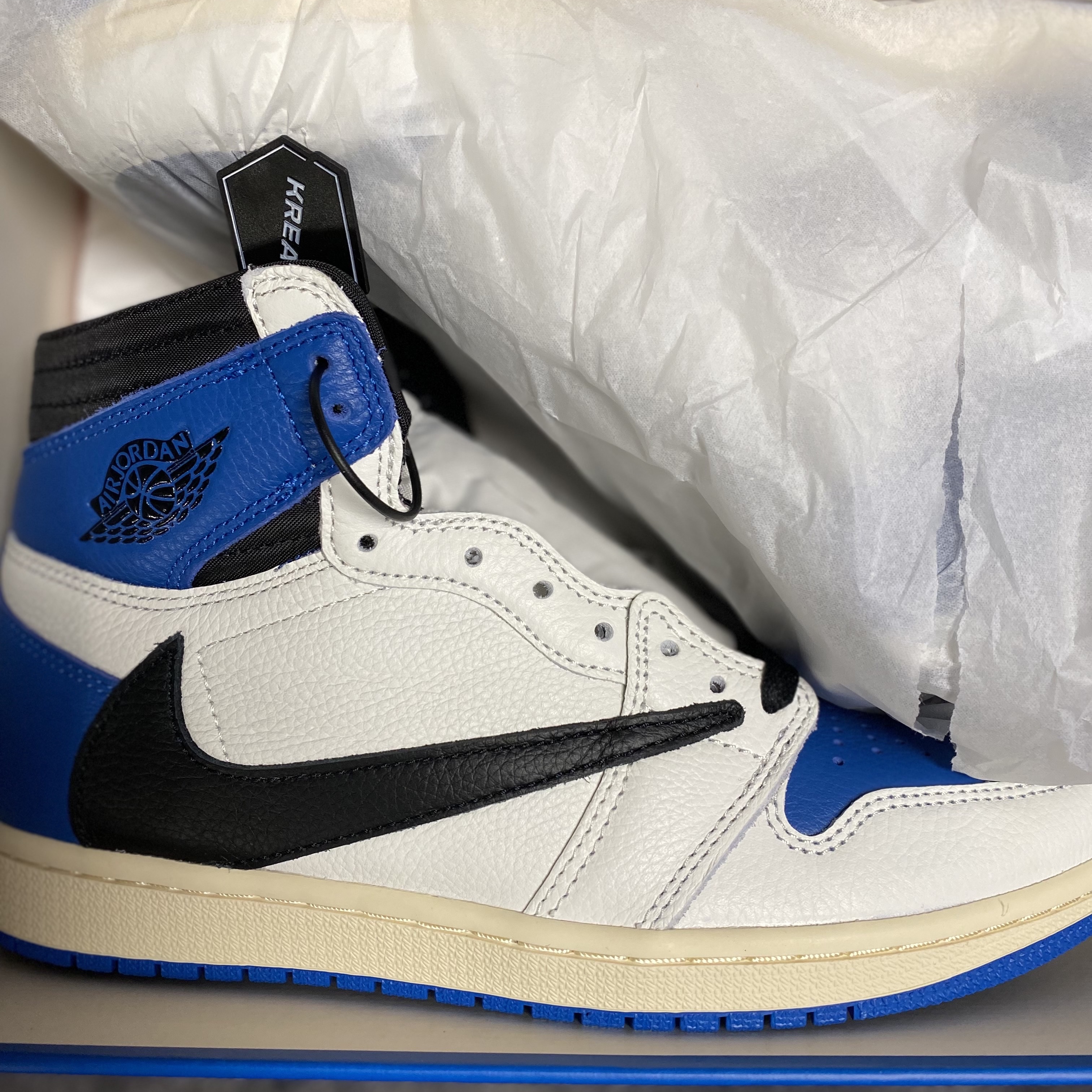Jordan 1 x Travis Scott x Fragment Retro High OG SP Military Blue, Jordan 1 Retro High OG Pollen 착용 스타일 - 1