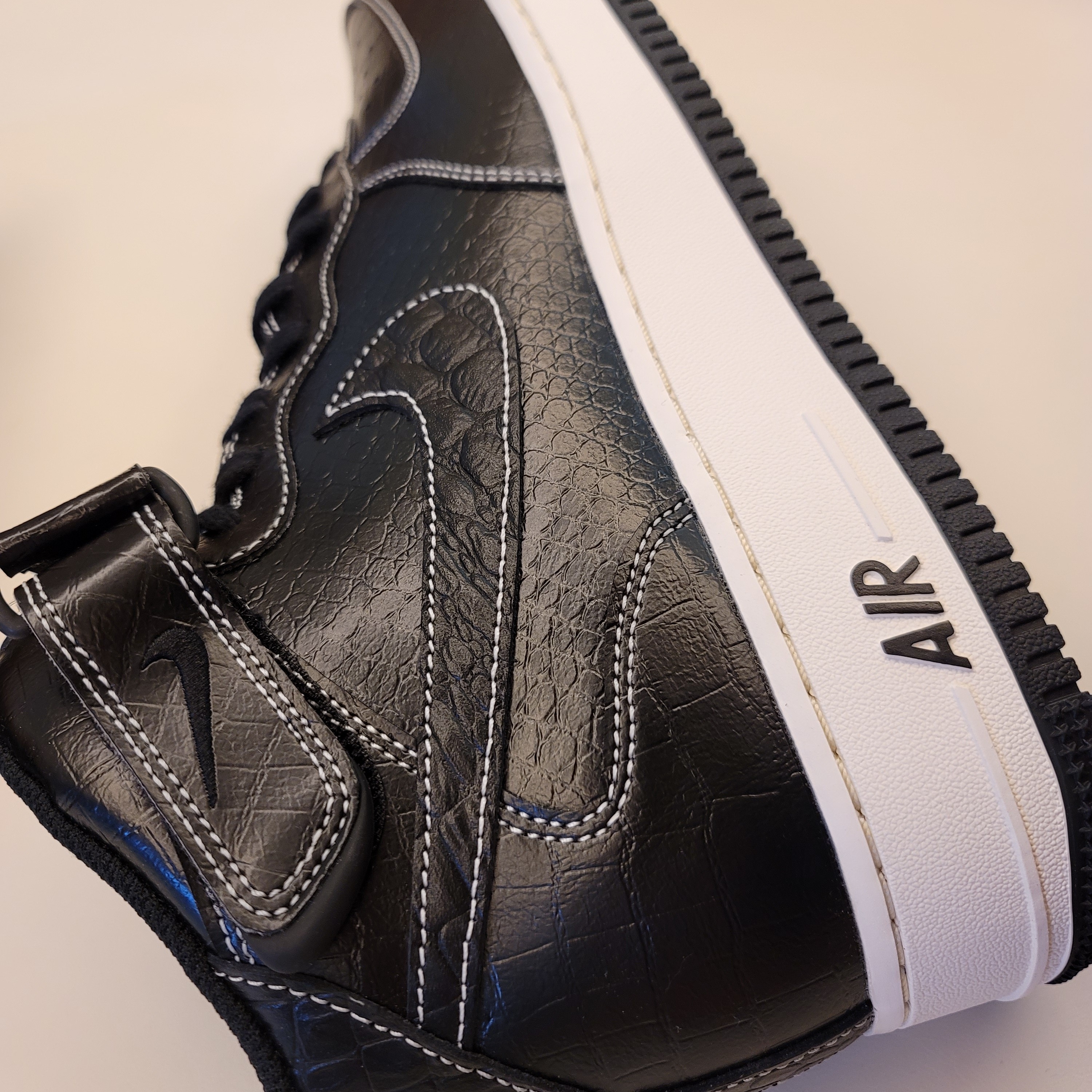 Nike Air Force 1 Mid '07 LX Our Force 1 착용 스타일 - 1