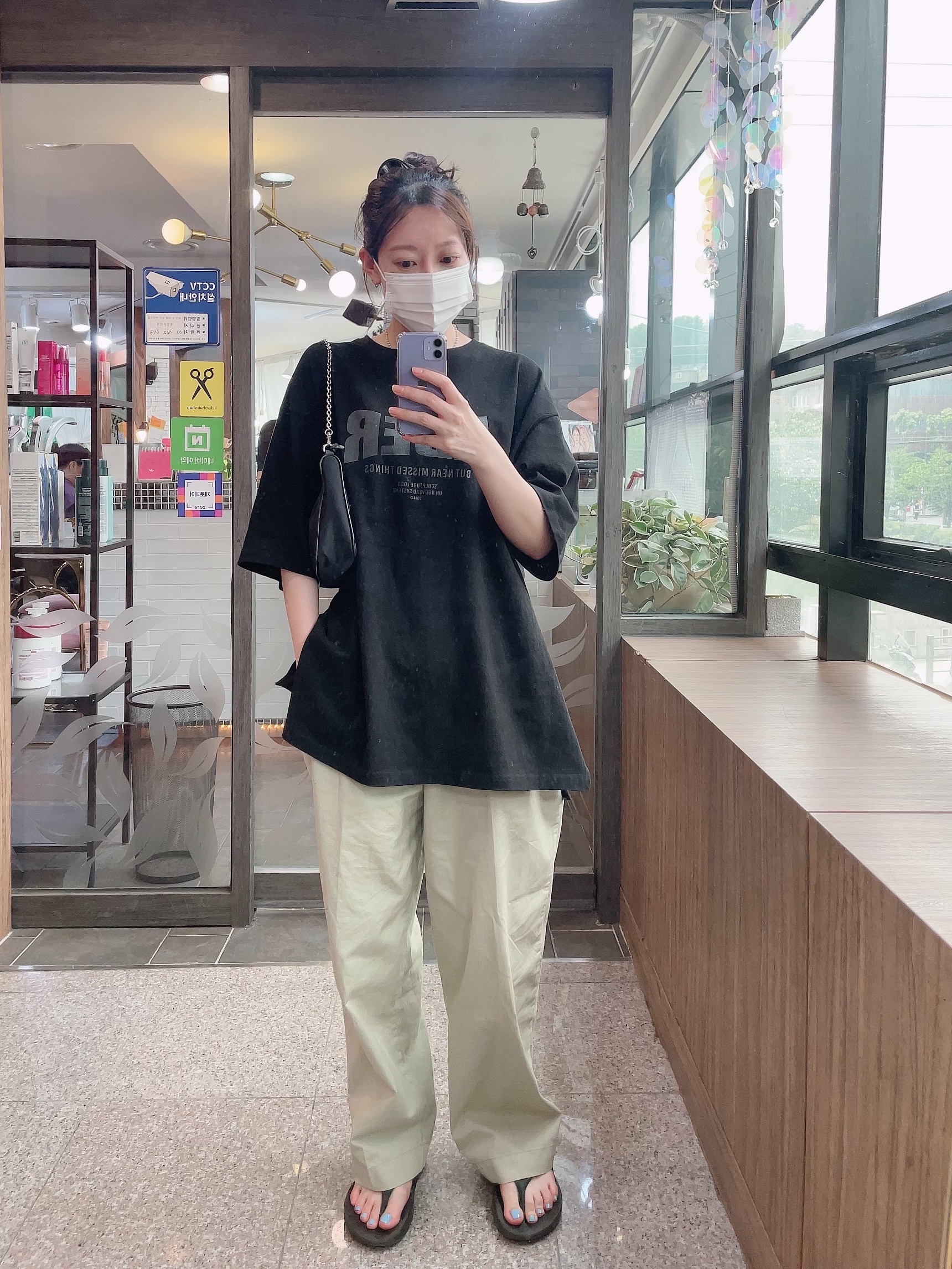 Oofos OOriginal Black 착용 스타일
