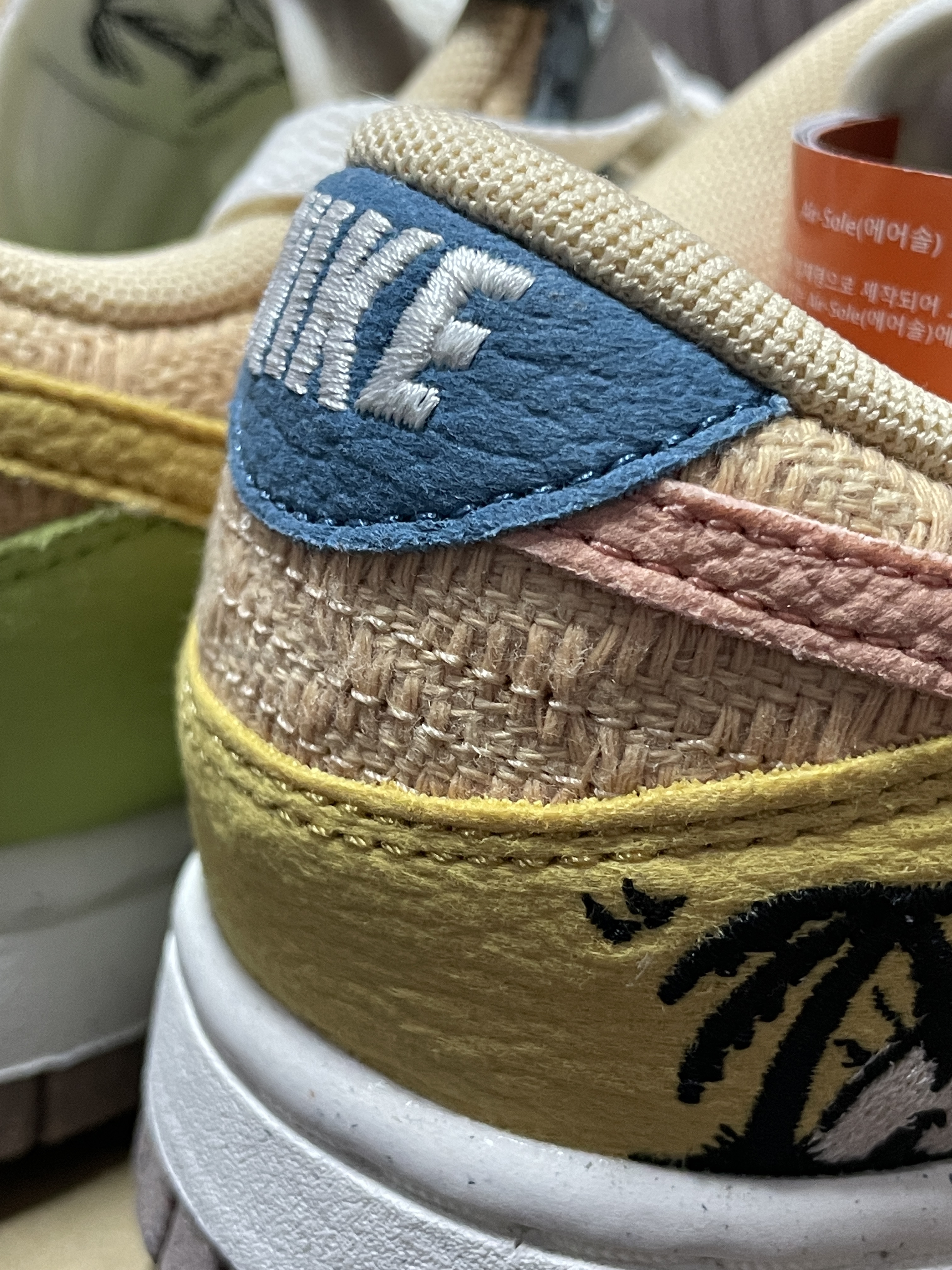 (W) Nike Dunk Low SE Sun Club Sanded Gold 착용 스타일 - 4